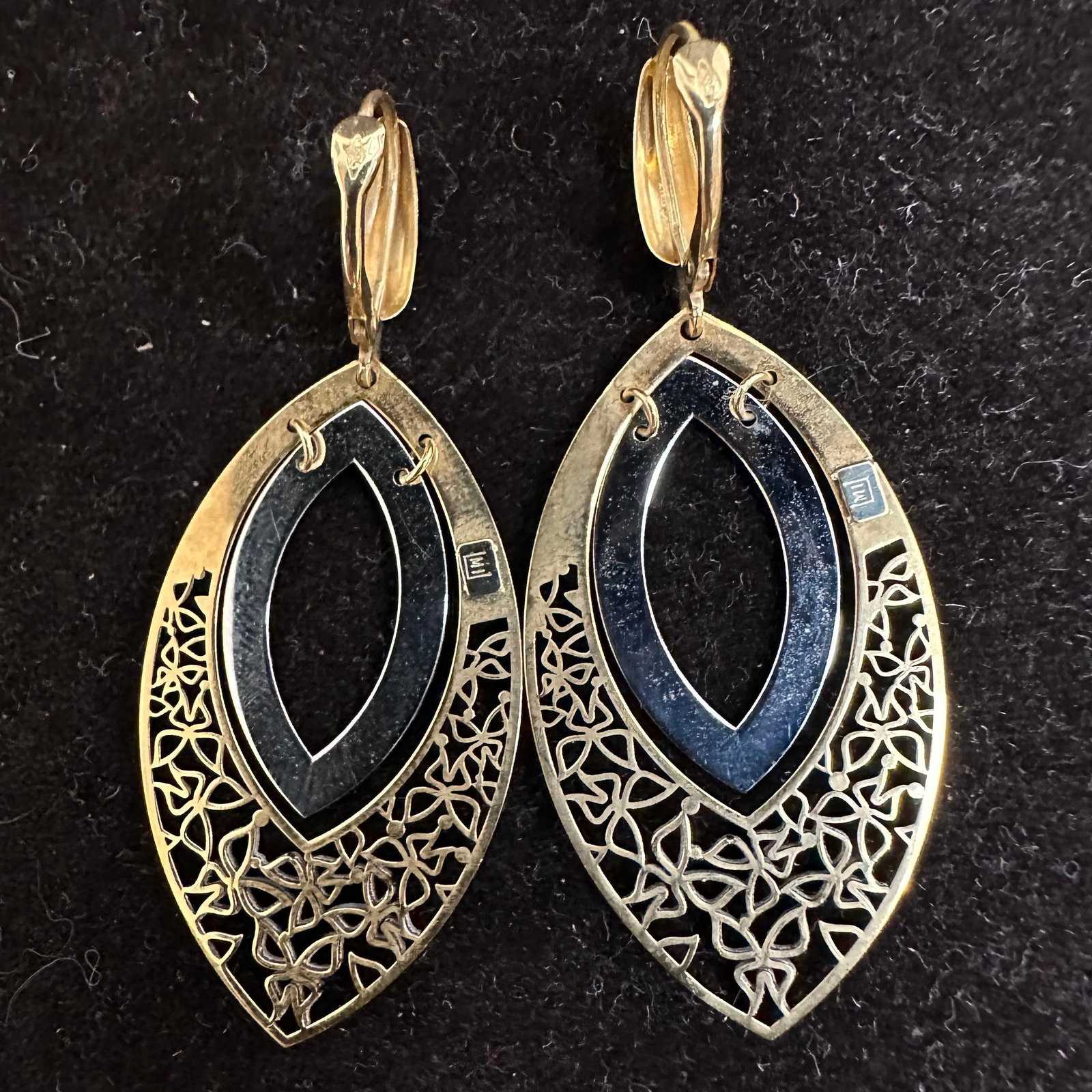 Two Tone Filigree Teardrop Dangle Earrings M75: This item is in good pre-owned, previously used/displayed condition with noticeable light wear and surface scratches. Please reference all photos for full details. This piece of jewelry has been teste