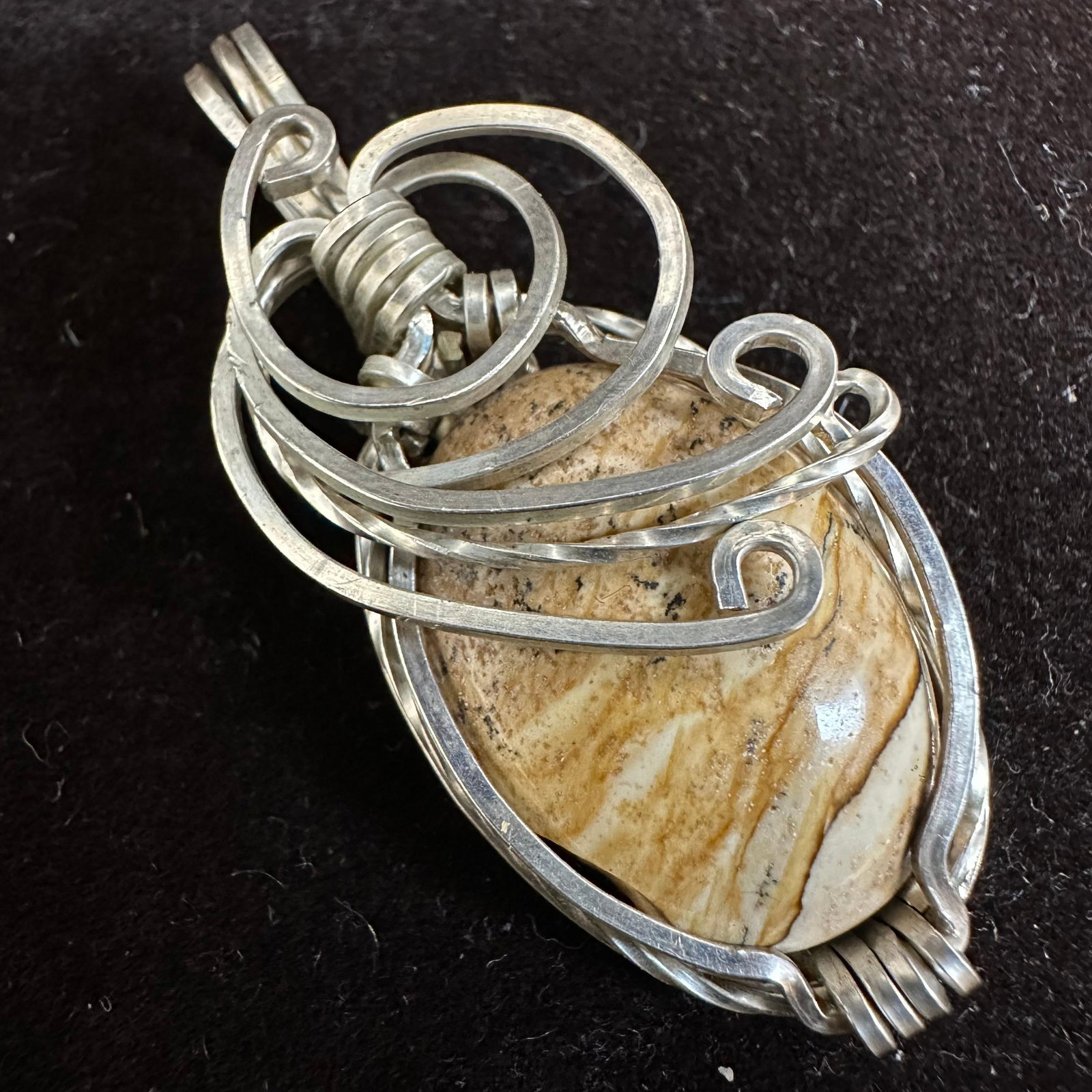 Silver Wire Wrapped Jasper Stone Sterling Pendant N19: This item is in good pre-owned, previously used/displayed condition with noticeable light wear and surface scratches. Please reference all photos for full details. This piece of jewelry has been teste