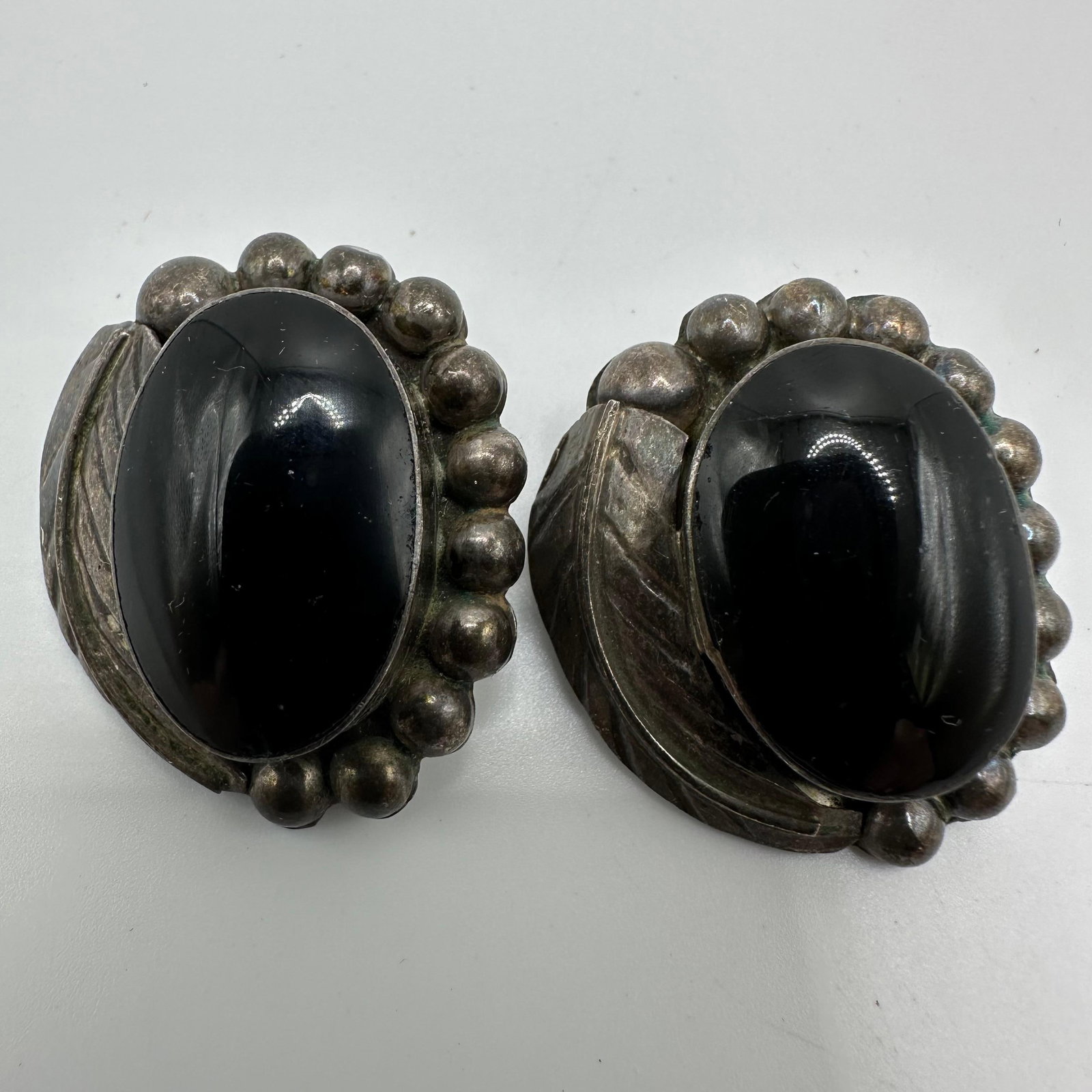 Large Oval Onyx Cabochons Feather Beaded Silverwork 925 Mexico Earrings: This item is in good pre-owned, previously used/displayed condition with noticeable light wear and surface scratches. Please reference all photos for full details. This piece of jewelry has been teste