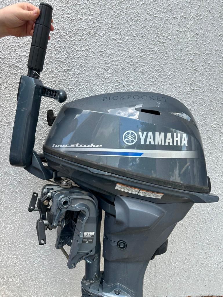 4 Stroke Yamaha F20LMHB Pickpocket Outboard Tiller (1 of 12)