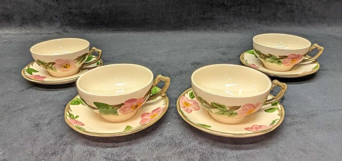 4 Retired Franciscan Desert Rose Flat Cup & Saucer Sets A: 4 Retired Franciscan Desert Rose Flat Cup & Saucer Sets A. The saucers are approx 5 3/4" x 5 3/4" x 3/4" and the cups are approx 5" x 4" x 2 1/8". The total weight is 3.24 lbs. Two of the saucers have