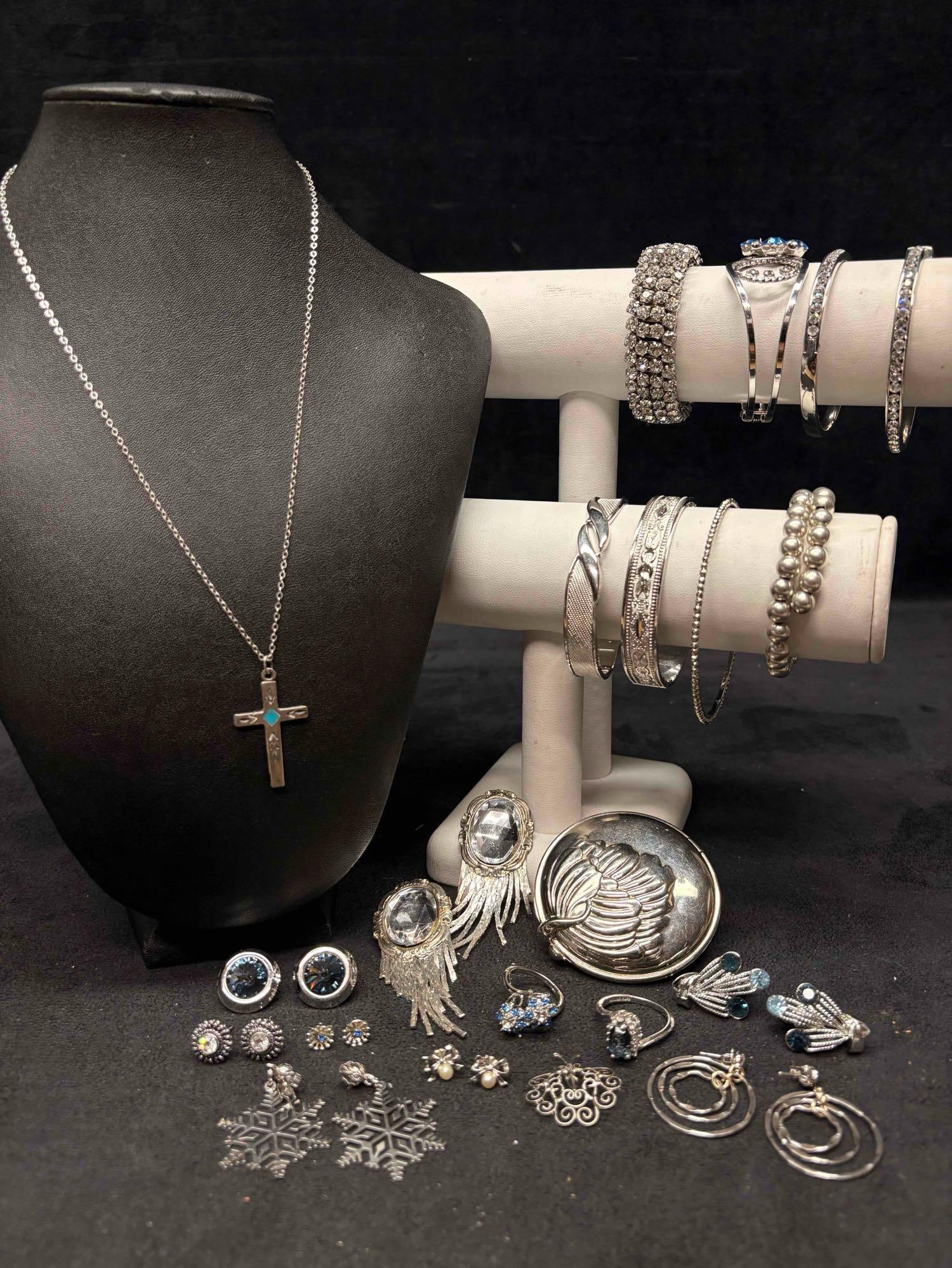 19pc Celestial Silver-Toned Costume Jewelry Collection: This lot contains 19 pieces of pre-owned costume jewelry, paired together in a stylized set. Each piece is in good conditions, with wear and tear over the years visible on some of the jewelry. Please