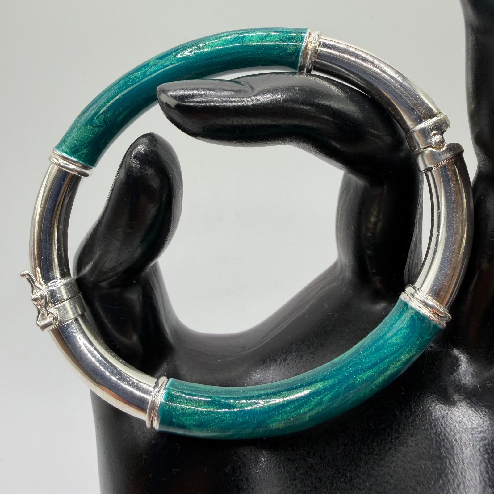 Milor Italy Sterling Silver Aqua Blue Enamel Hinged Bracelet: This item is in pre-owned, previously used/displayed condition with noticeable light wear and surface scratches. Please reference all photos for full details. This piece of jewelry has been carefully 