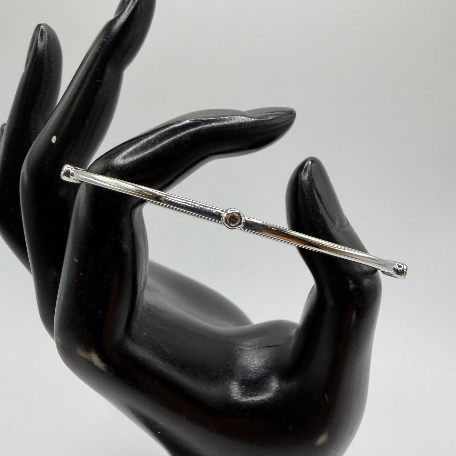 Affinity Diamonds Sterling Silver Bangle Bracelet Moissanite ER11: This item is in pre-owned, previously used/displayed condition with noticeable light wear and surface scratches. Please reference all photos for full details. This piece of jewelry has been carefully