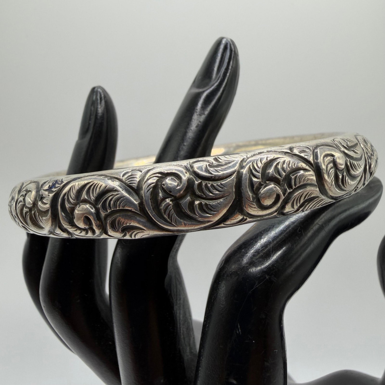Sterling Silver Engraved Floral Scroll Bangle Bracelet Triple S Arrow Hallmark: This item is in pre-owned, previously used/displayed condition with noticeable light wear and surface scratches. Please reference all photos for full details. This piece of jewelry has been carefully