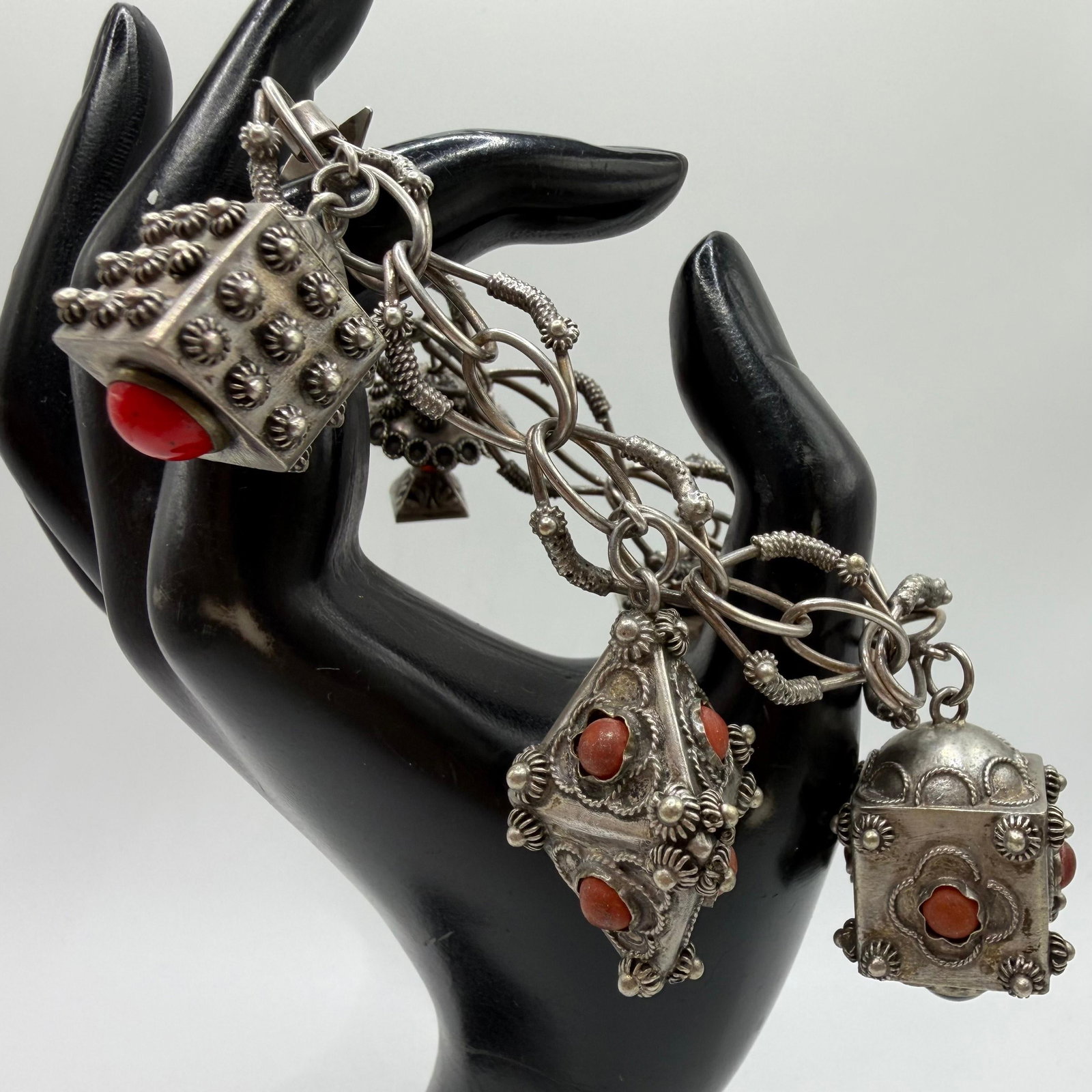 Silverwork Floral Motif Chain 800 Silver Bracelet ER37 Spiny Oyster Shell: This item is in pre-owned, previously used/displayed condition with noticeable light wear and surface scratches. Please reference all photos for full details. This piece of jewelry has been carefully 