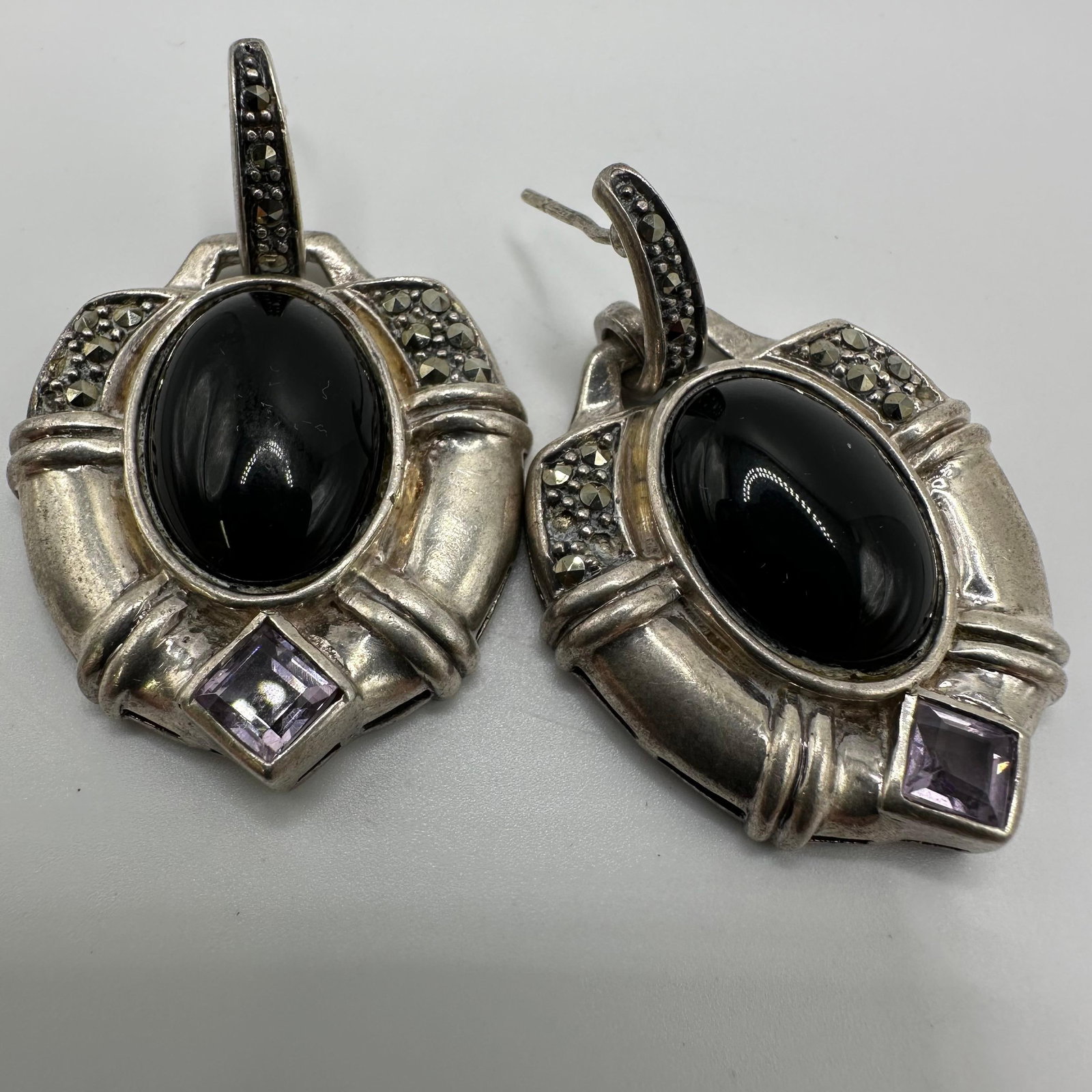 Center Oval Onyx with Amethyst Marcasite Accents Silver Statement Drop Earrings: This item is in good pre-owned, previously used/displayed condition with noticeable light wear and surface scratches. Please reference all photos for full details. This piece of jewelry has been teste