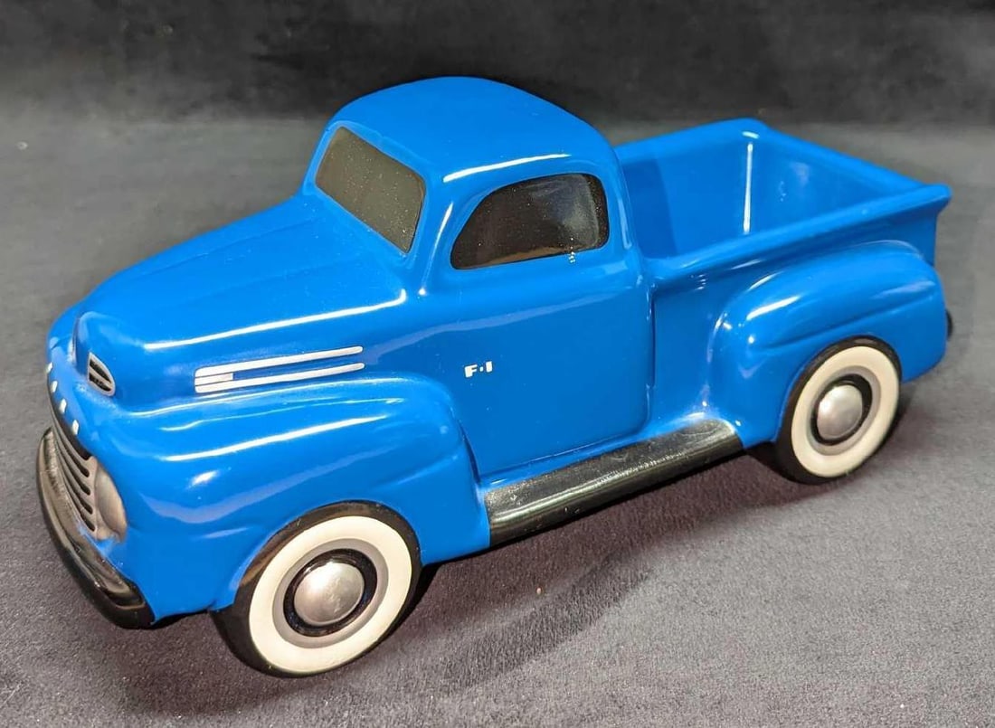 Vintage Ceramic Ford F1 Truck Teleflora Planter: Vintage Ceramic Ford F1 Truck Teleflora Planter. Is approx 5 1/4" x 11" x 5" and it weighs 2.10 lbs. The planter has no chips or cracks. There are small scratches. 