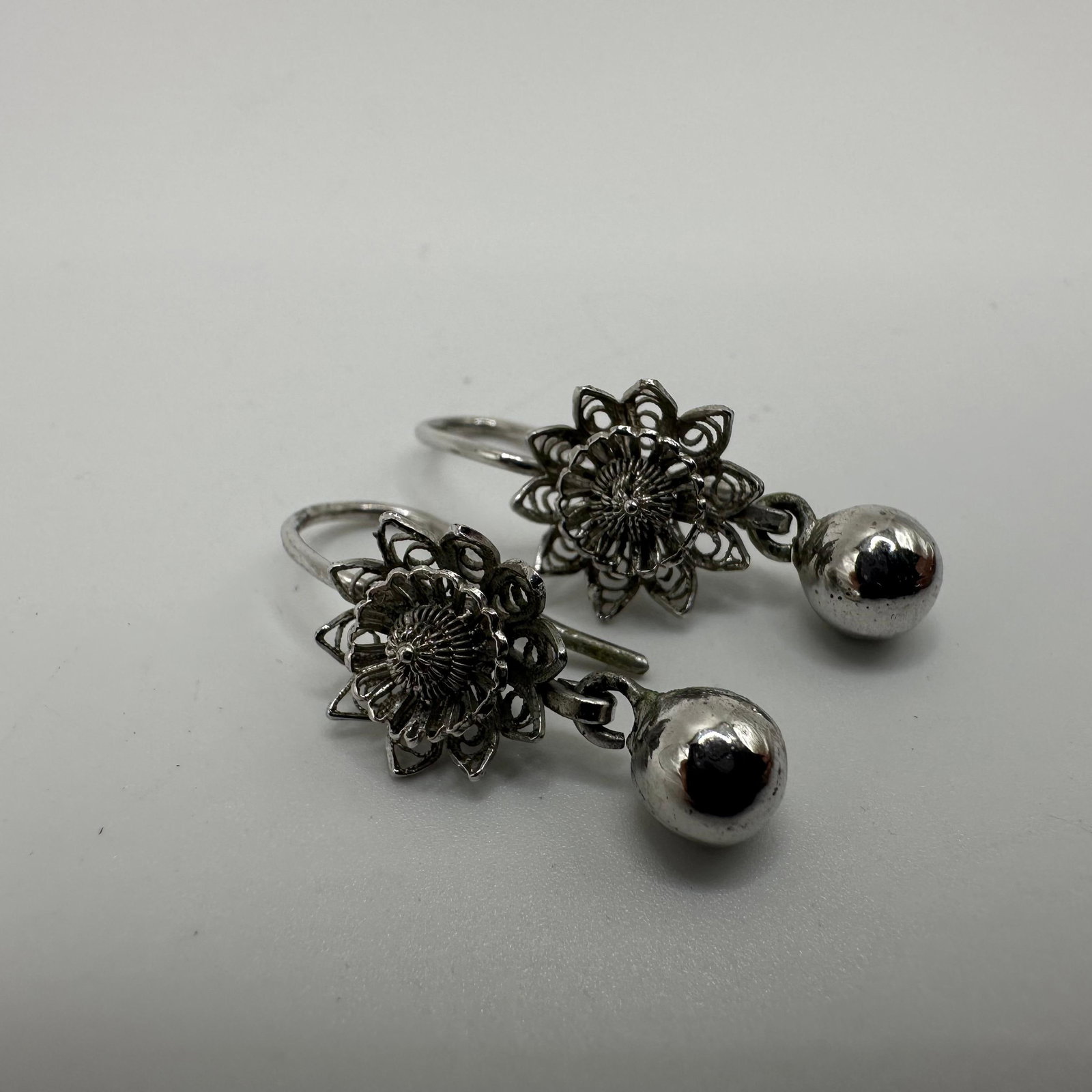 Silver Dangle Hook Earrings Filigree Flower Stud Ball Design M87: This item is in good pre-owned, previously used/displayed condition with noticeable light wear and surface scratches. Please reference all photos for full details. This piece of jewelry has been