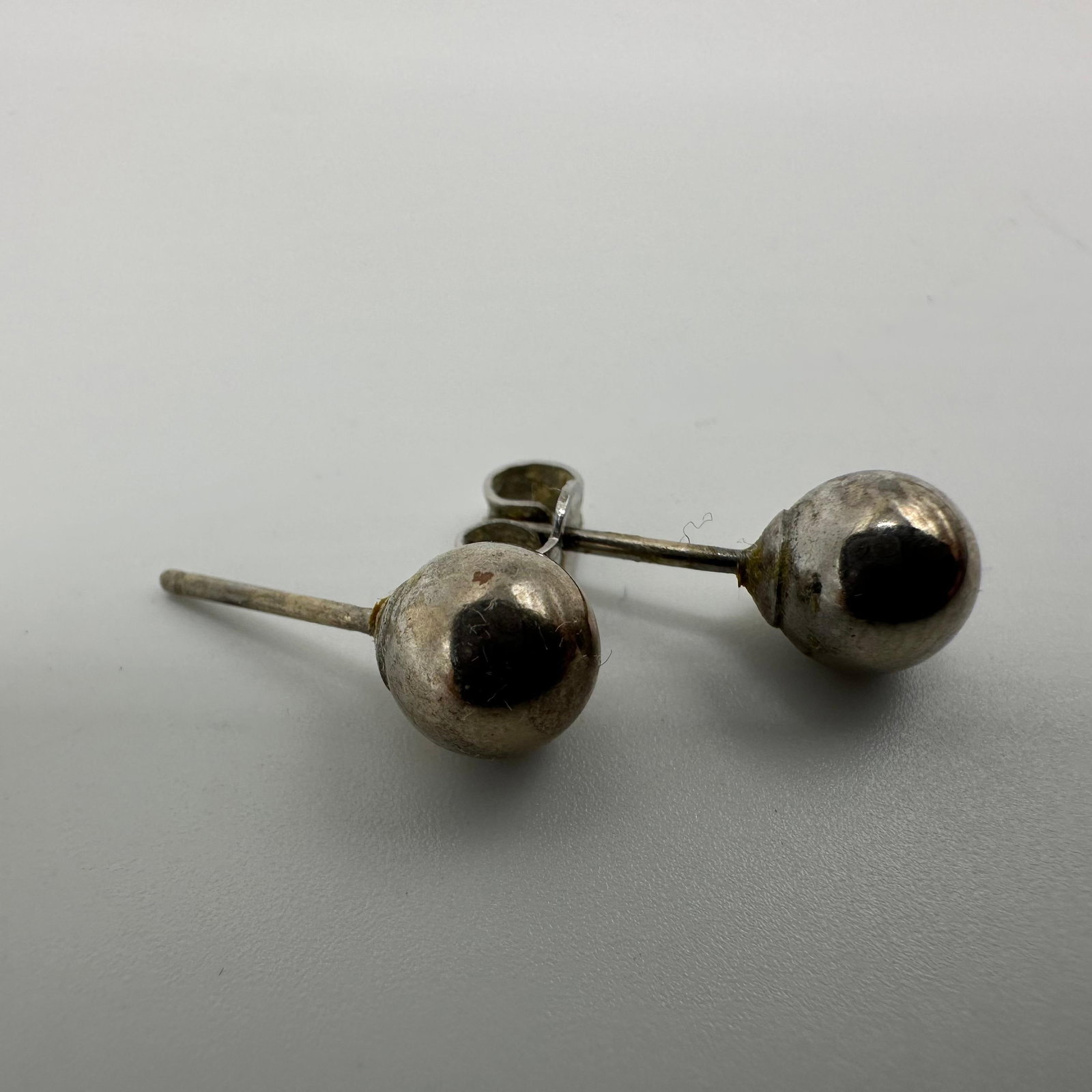 Stud Ball Sphere 14K White Gold Earrings Classic Style: This item is in good pre-owned, previously used/displayed condition with noticeable light wear and surface scratches. Please reference all photos for full details. This piece of jewelry has been teste