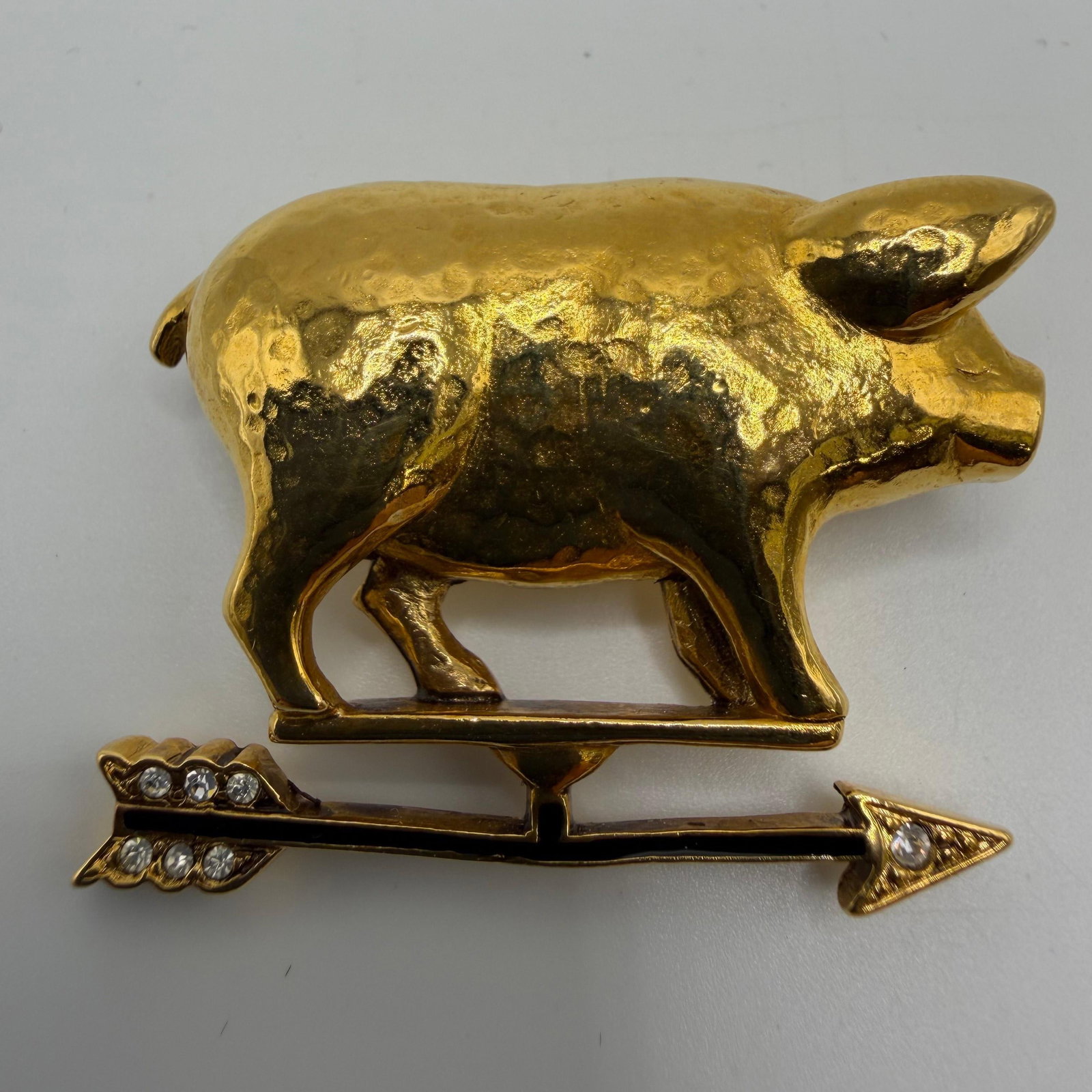 Carolee Americana Pin Weathervane Brooch Pin: This Carolee marked brooch features a pin designed in a gold-tone and black enamel and pave crystal accents. This item is in good pre-owned, previously used/displayed condition with noticeable light w