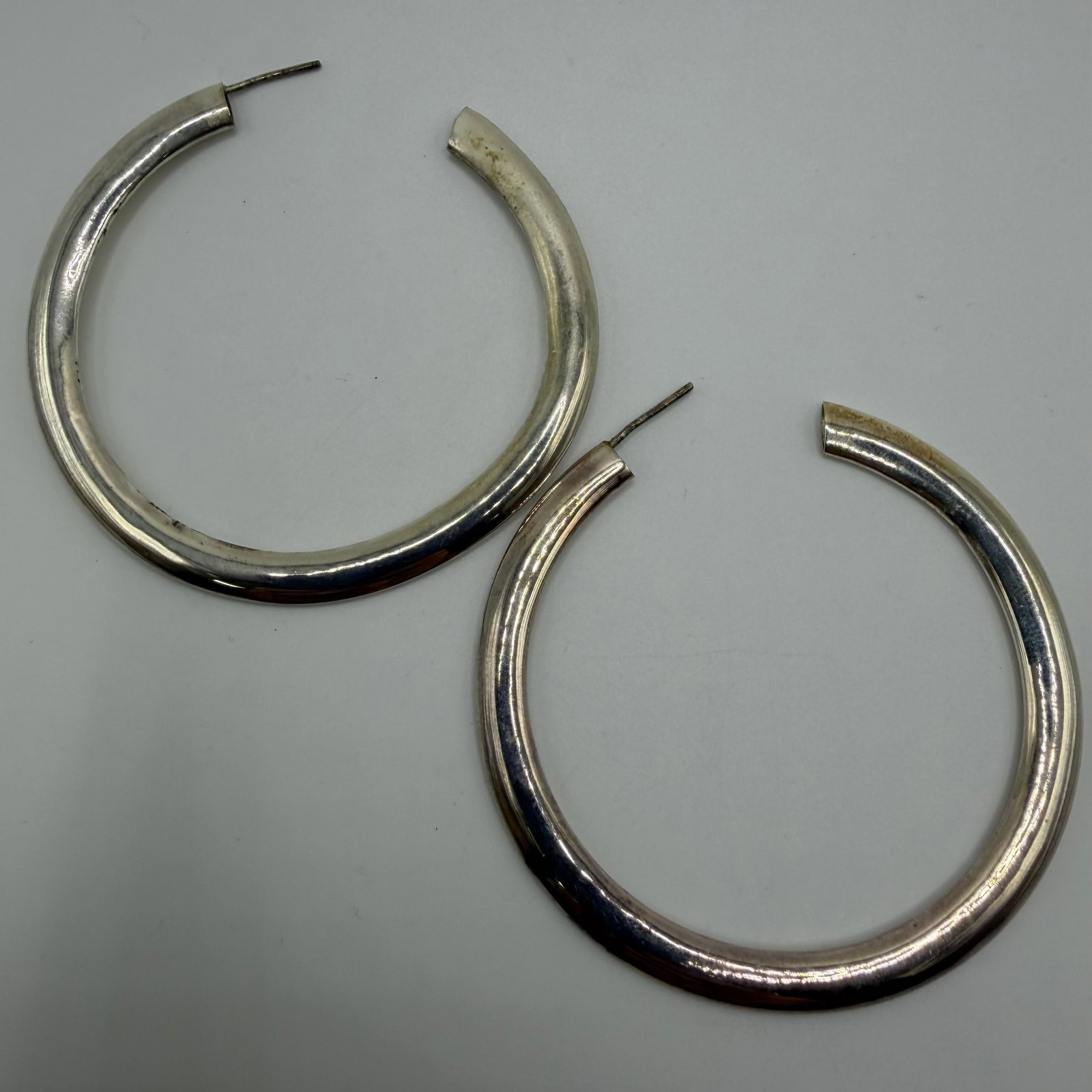 Large Tubular Design Sterling 925 Silver Earrings HG11: This item is in good pre-owned, previously used/displayed condition with noticeable light wear and surface scratches. Please reference all photos for full details. This piece of jewelry has been teste