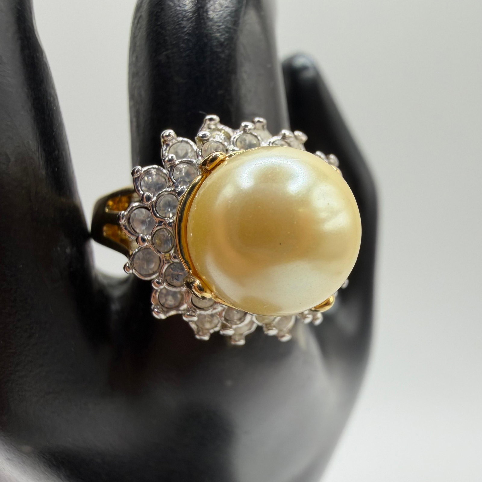 Kenneth Jay Lane Cocktail Ring Gold Tone Clear Rhinestones KJL Sz 10 (1 of 5)