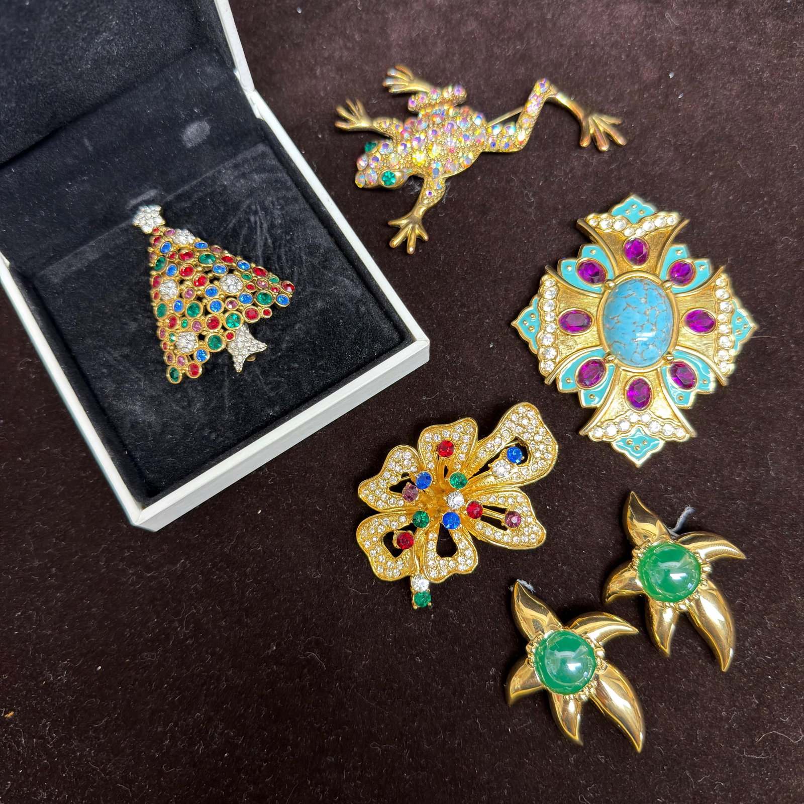 Designer Costume Jewelry Set Swarovski Christmas Tree Alana Stewart Brooch 5 Pcs (1 of 4)