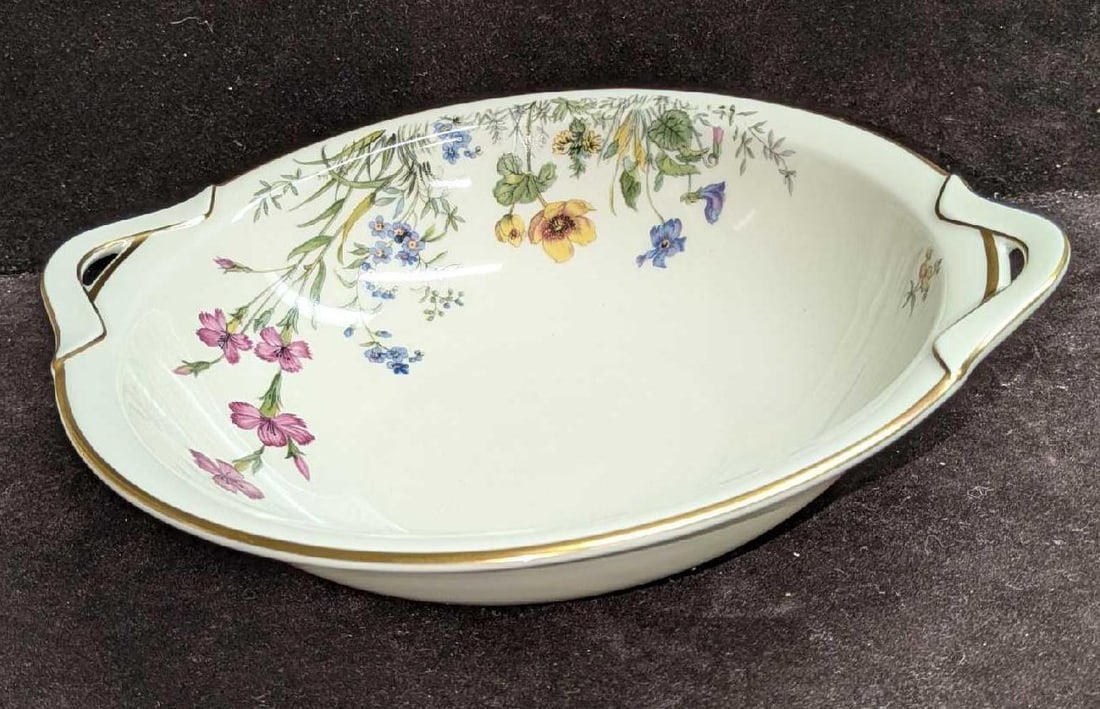 K&A Krautheim Selb Bavaria Serving Bowl With Handles: K&A Krautheim Selb Bavaria Serving Bowl With Handles. This is approx 10" x 9" x 2 5/8" and it weighs 1.12lb. The bowl has no chips or cracks.