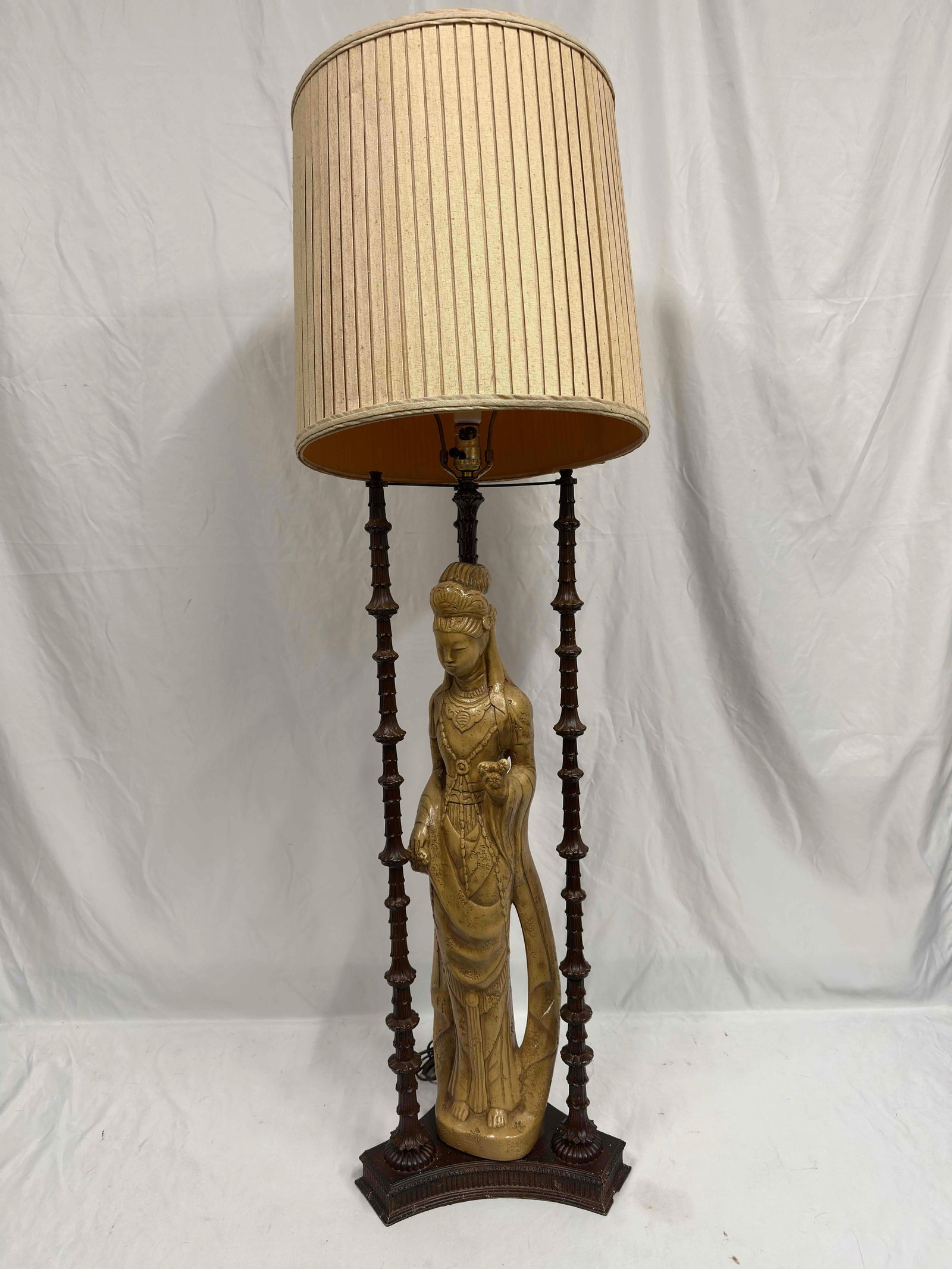 Quan Yin Asian Design Ceramic Resin Brass Metal Columns Mid Century Style Table Lamp R119 (1 of 20)