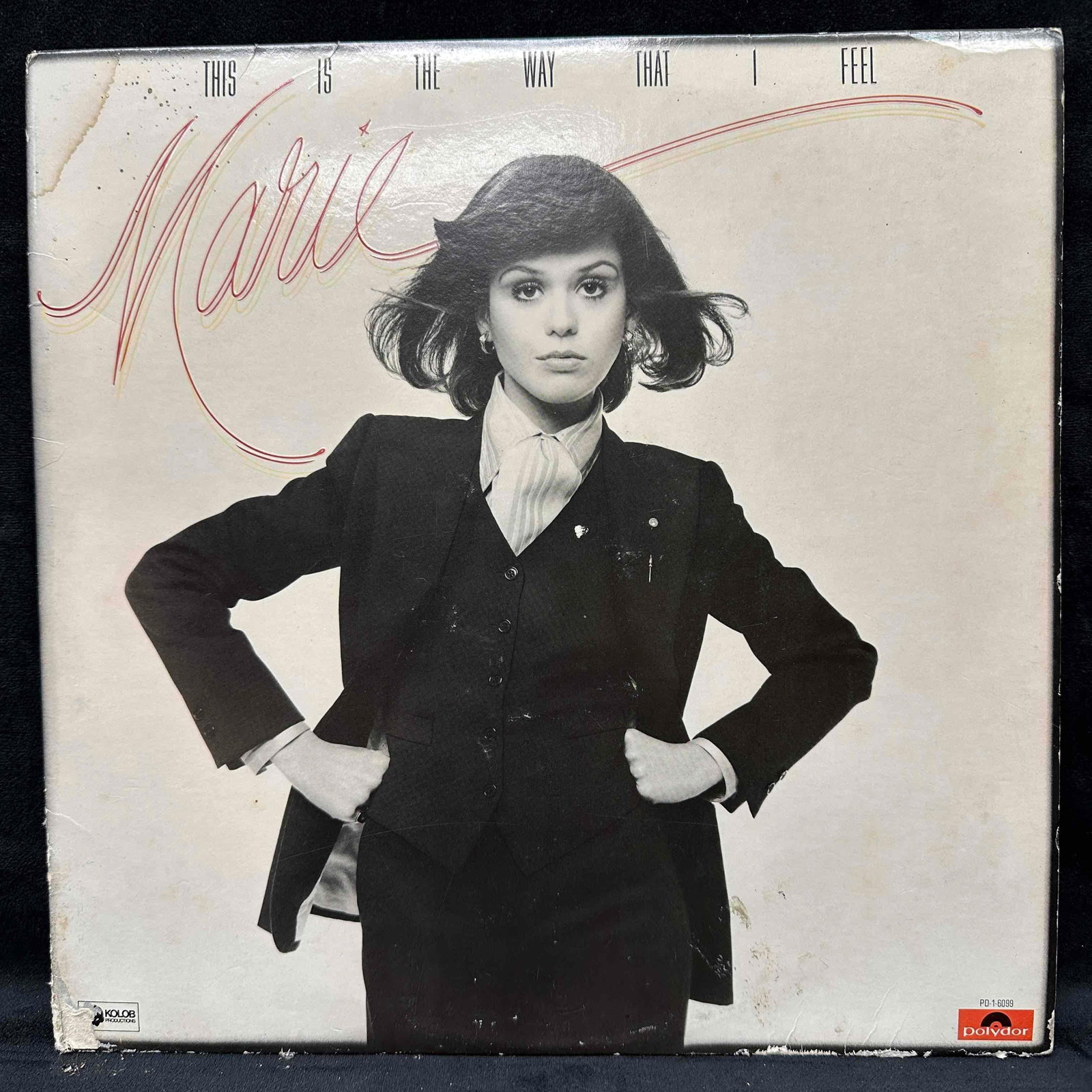 Marie Osmond This Is The Way That I Feel Donny and Osmond Family Signed Vinyl Record Autograph: Marie, Donny, and the Osmond family members signatures are on the back of the record sleeve in black ink. The record sleeve is ripped slightly and showing wear along the edges and corners. This item i
