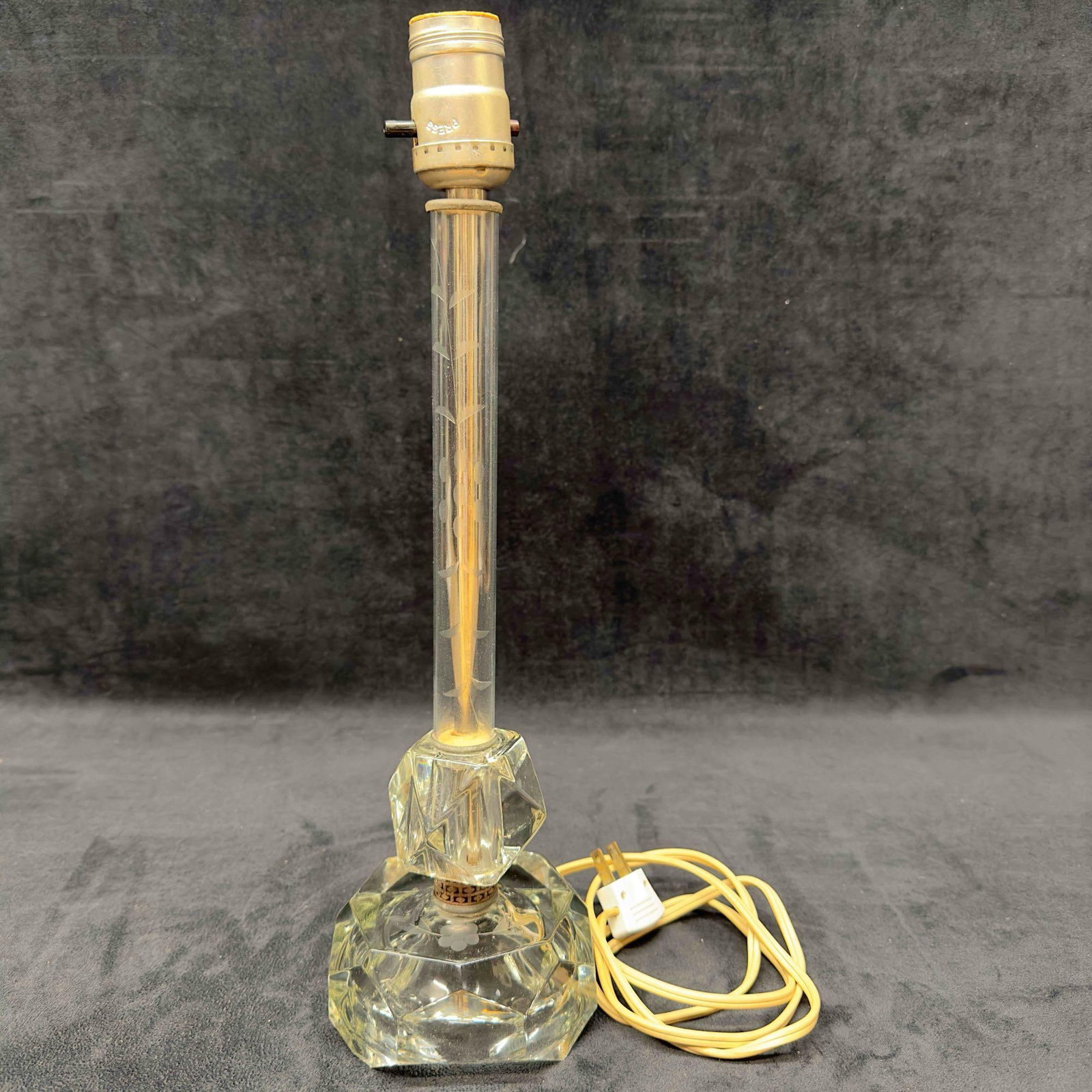 Etched Glass Crystal Table Lamp Floral Flower Design (1 of 10)