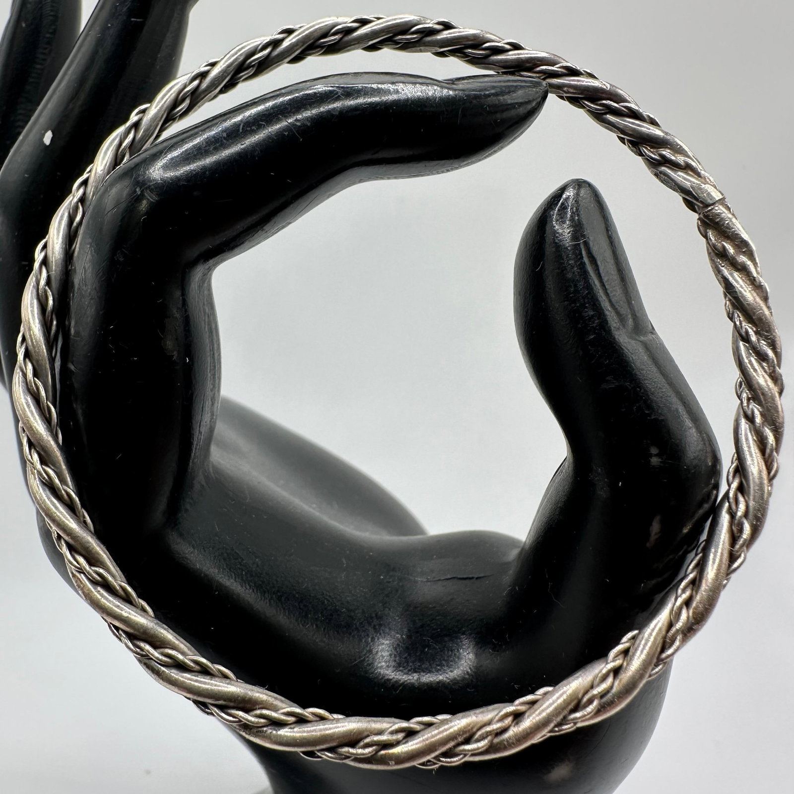 Silverwork Braided Style Twist Rope Bangle Bracelet M49: This item is in good pre-owned, previously used/displayed condition with noticeable light wear and surface scratches. Please reference all photos for full details. This piece of jewelry has been teste