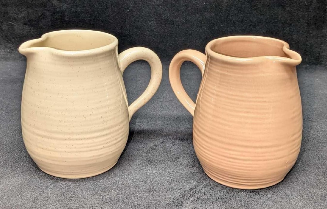2 Retired Franciscan Earthenware Creamers: 2 Retired Franciscan Earthenware Creamers. Each is approx 5" x 4" x 4 1/4" and the total weight is 1.16lb. The pink one has some markings inside. 