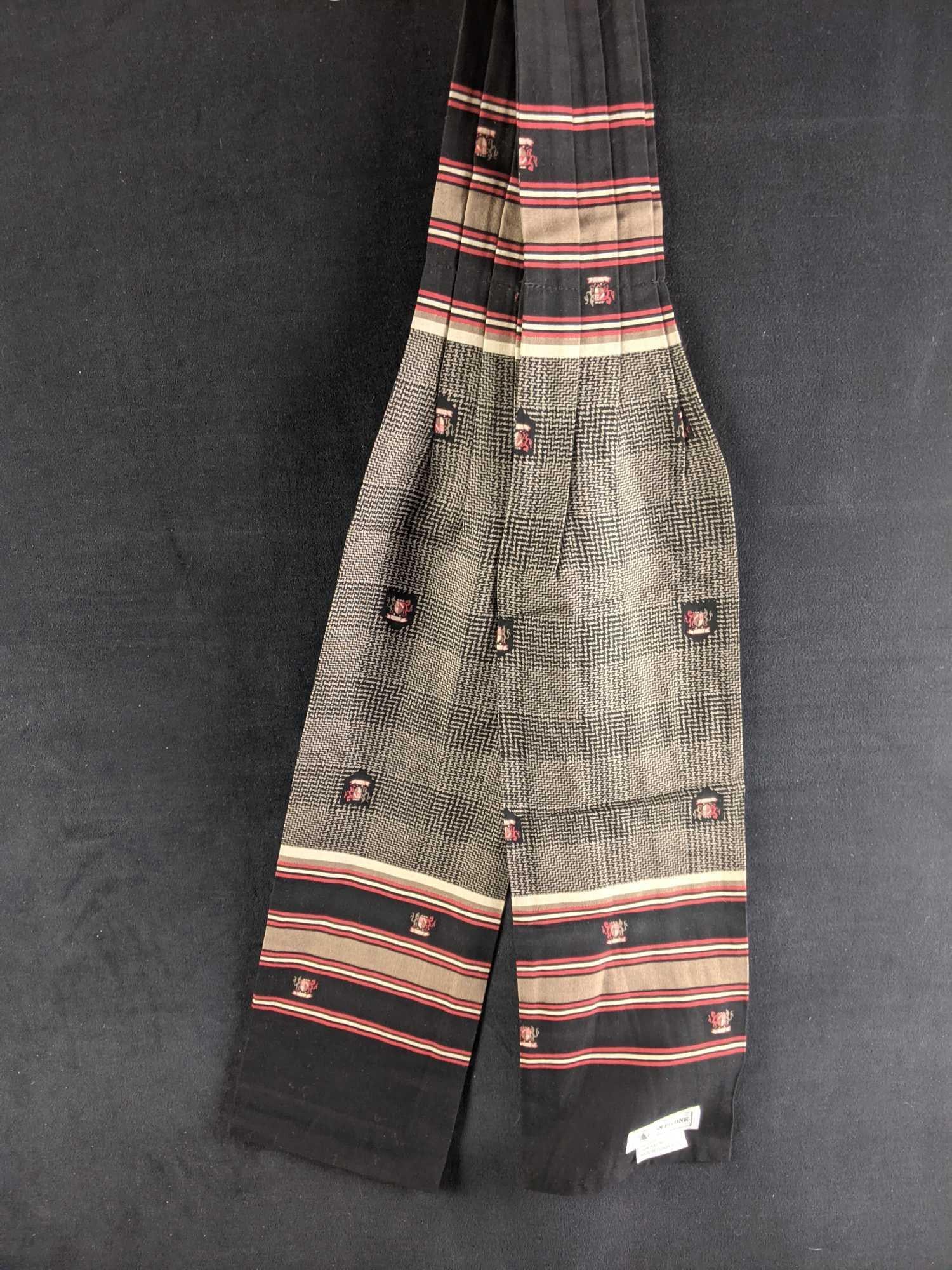 Evan-Picone Scarf Heraldry Crest Design: Evan-Picone Scarf Heraldry Crest Design This is a scarf from the brand Evan-Picone. It is in good condition with a Heraldry Crest Design. Is it made from Rayon. This scarf is in great condition