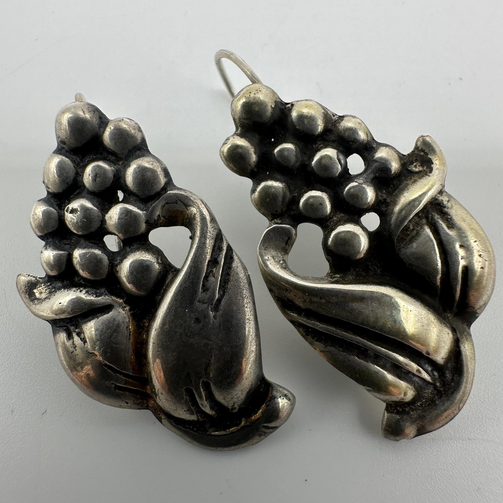 Stylized Grape and Leaf Silver Dangle Earrings M29: This item is in good pre-owned, previously used/displayed condition with noticeable light wear and surface scratches. Please reference all photos for full details. This piece of jewelry has been teste