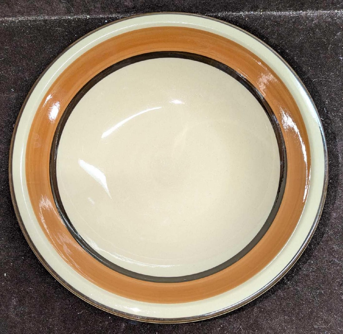 Vintage Momoyama Stoneware Serving Bowl: Vintage Momoyama Stoneware Serving Bowl. This is approx 9 1/4" x 2 1/2" x 9 1/4" and it weighs 1.44lb. The bowl has some light scratches 