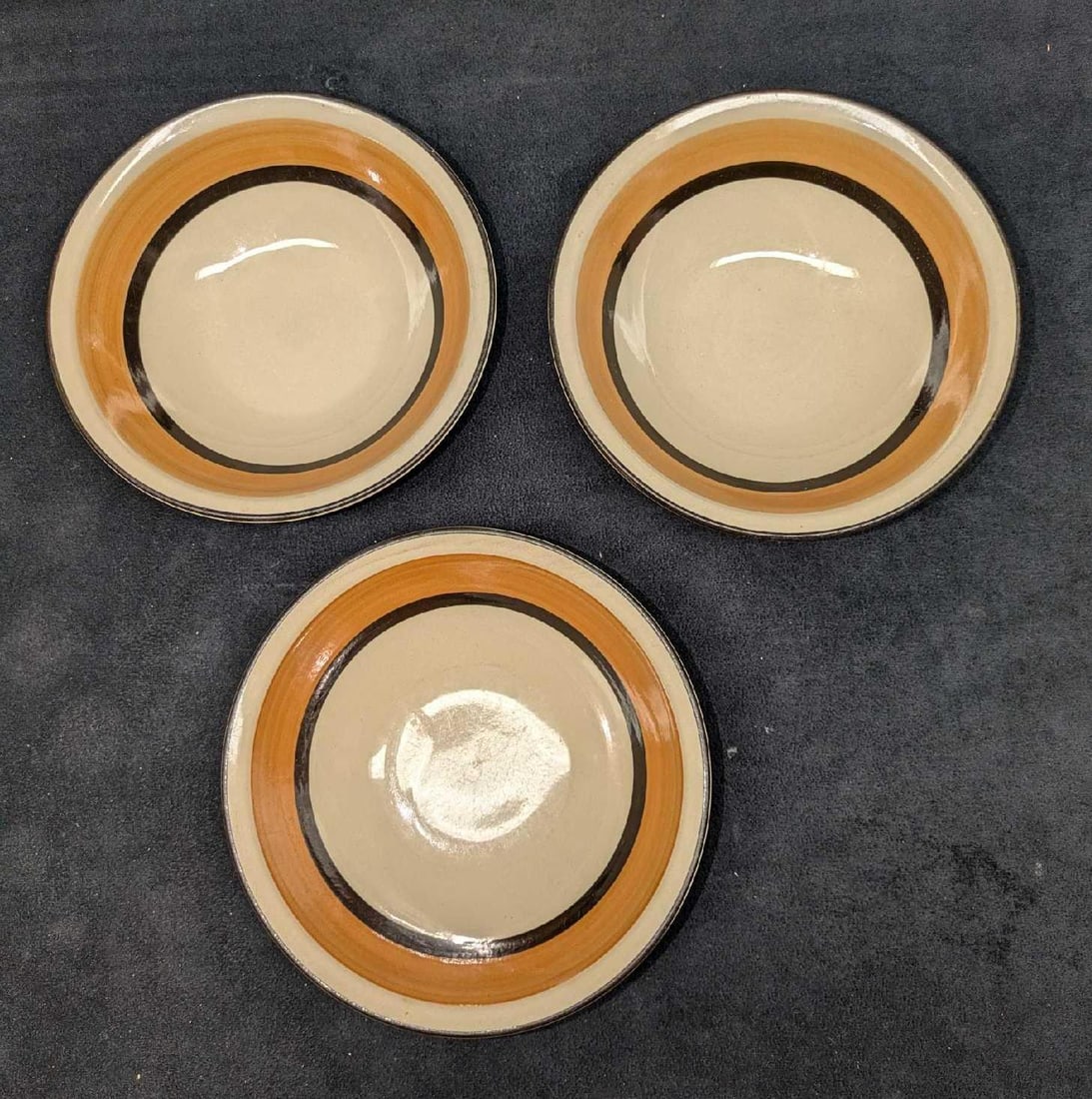 3 Vintage Momoyama Stoneware Cereal Bowls A: 3 Vintage Momoyama Stoneware Cereal Bowls A. Each is approx 6 5/8" x 2" x 6 5/8" and the total weight is 1.87lb. The bowls have some light scratches from use. 
