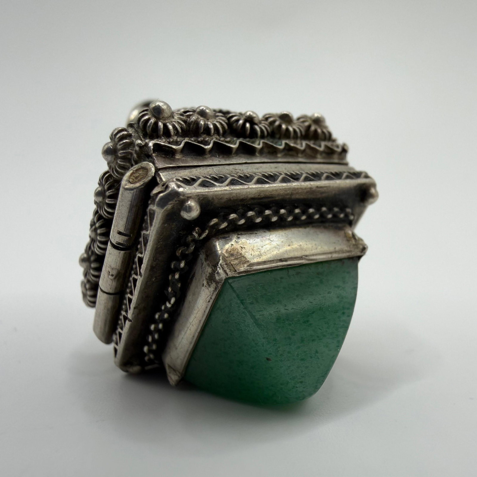 Poison Style Filigree Hinged Silver Charm ER90: This item is in good pre-owned, previously used/displayed condition with noticeable light wear and surface scratches. Please reference all photos for full details. This piece of jewelry has been