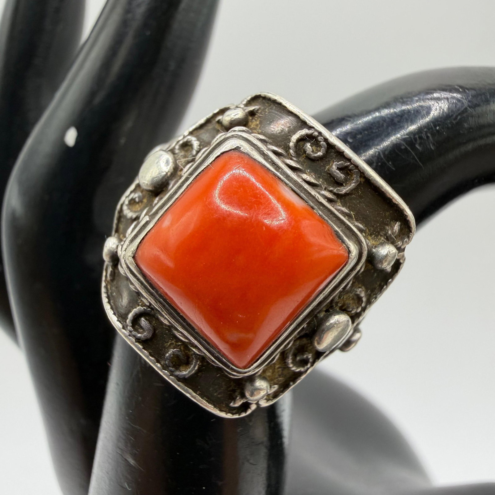 Filigree Beaded Silverwork Accents Silver Ring Unmarked ER92: This item is in good pre-owned, previously used/displayed condition with noticeable light wear and surface scratches. Please reference all photos for full details. This piece of jewelry has been