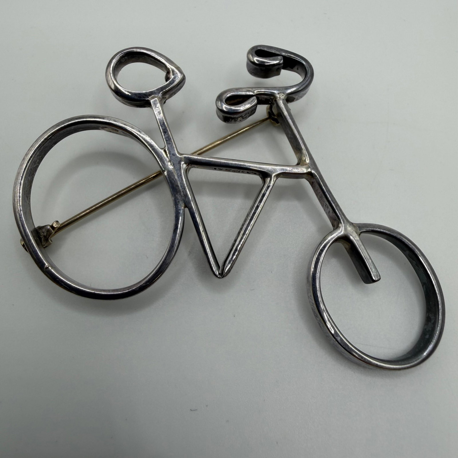 Taxco Mexico Sterling Silver Bicycle Brooch 925: This item is in good pre-owned, previously used/displayed condition with noticeable light wear and surface scratches. Please reference all photos for full details. This piece of jewelry has been caref