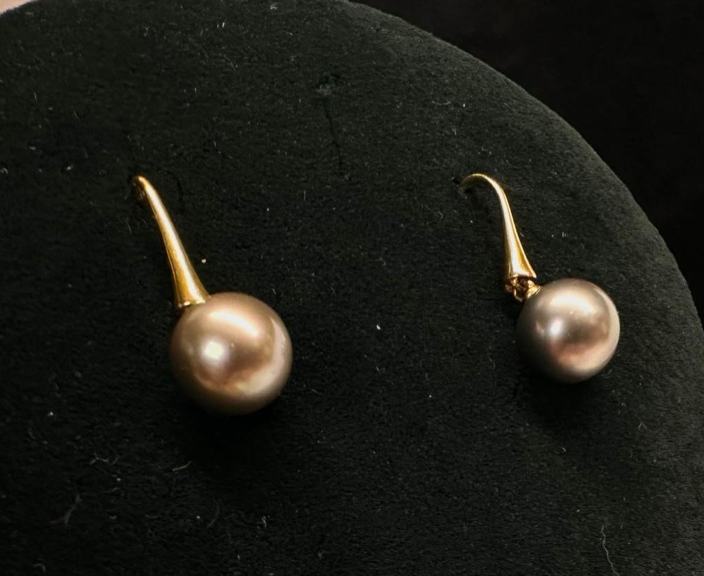 14k Gold Pearl Dangle Earrings: This piece of jewelry has been tested and researched prior to listing. Please view all our pictures they are part of our description. DETAILS: Metal - 14k Gold Color - Yellow Gold Stones - Pearl