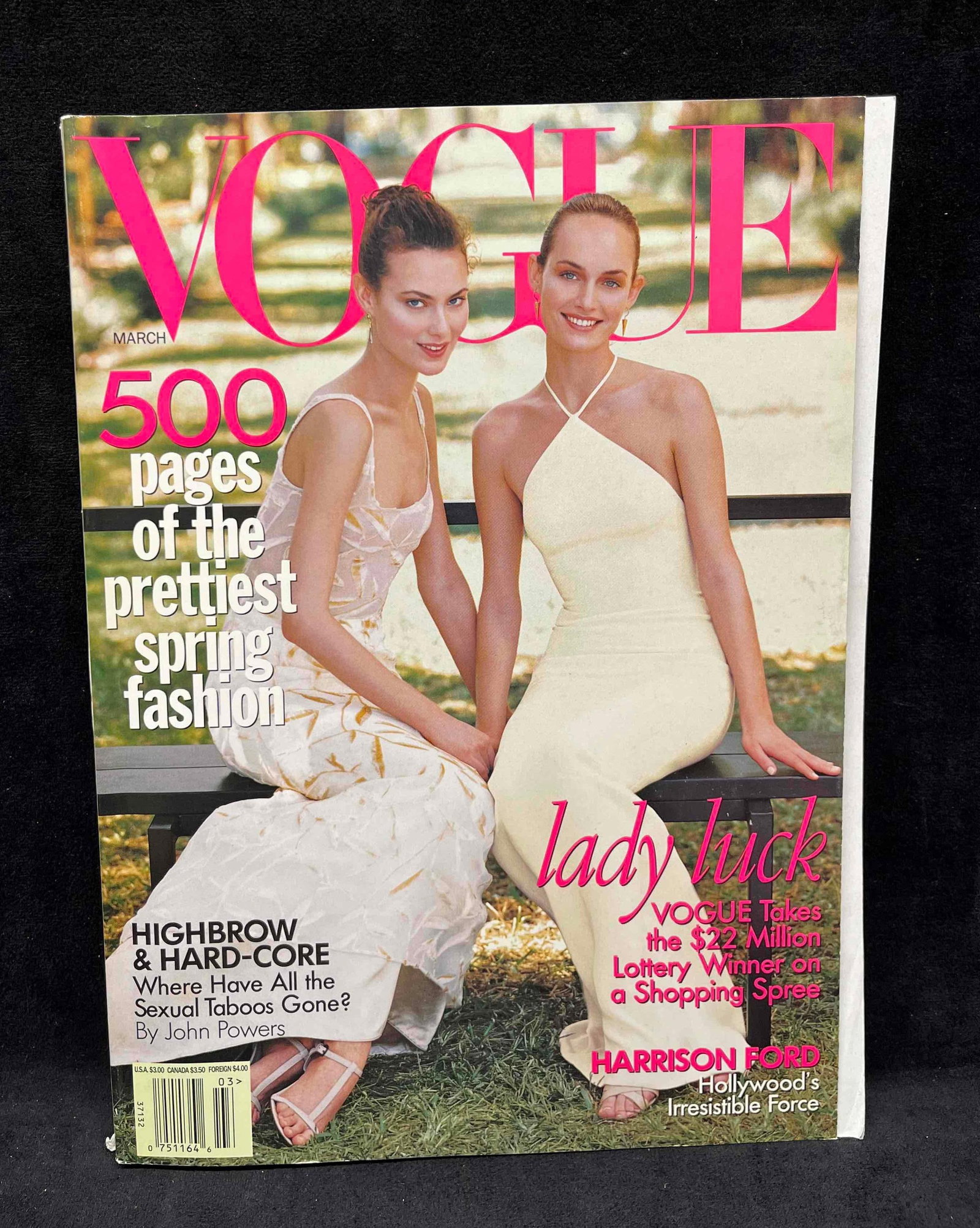 Vintage Vogue March 1997 Shalom Harlow Amber Valletta Kirsty Hume Bruce Weber: This lot contains a Vintage Vogue March 1997 Shalom Harlow Amber Valletta Kirsty Hume Bruce Weber. It is approx 11" x 8 1/4" and it weighs about 2.7lbs. Overall the vintage magazine is in good