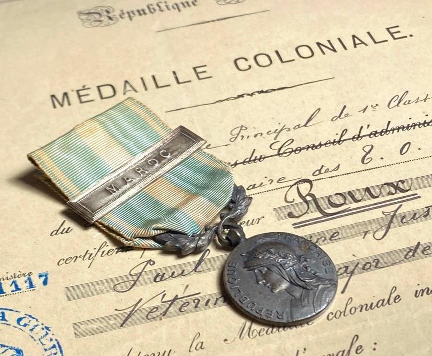 France Medaille Coloniale Maroc With Certificate: France Medaille Coloniale Maroc With Certificate This fine medal has been tested and researched to the best of our abilities, and is authentic to the best of our knowledge. Please see photos,