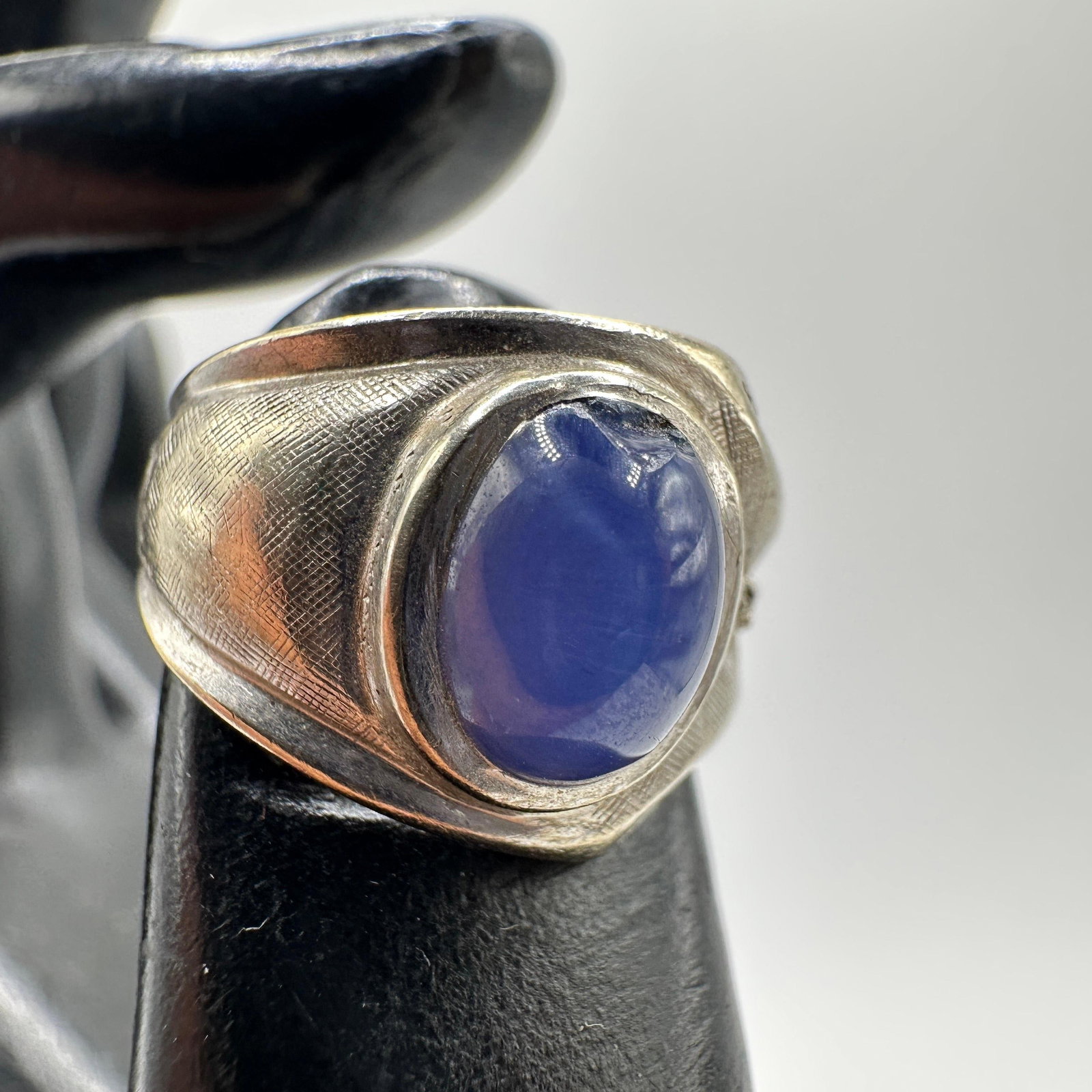 MCM Blue Star Sapphire 14K White Gold 4.5 Size: This item is in good pre-owned condition, previously used/displayed, with noticeable light wear and surface scratches. Please reference all photos for full details. This piece of jewelry has been care