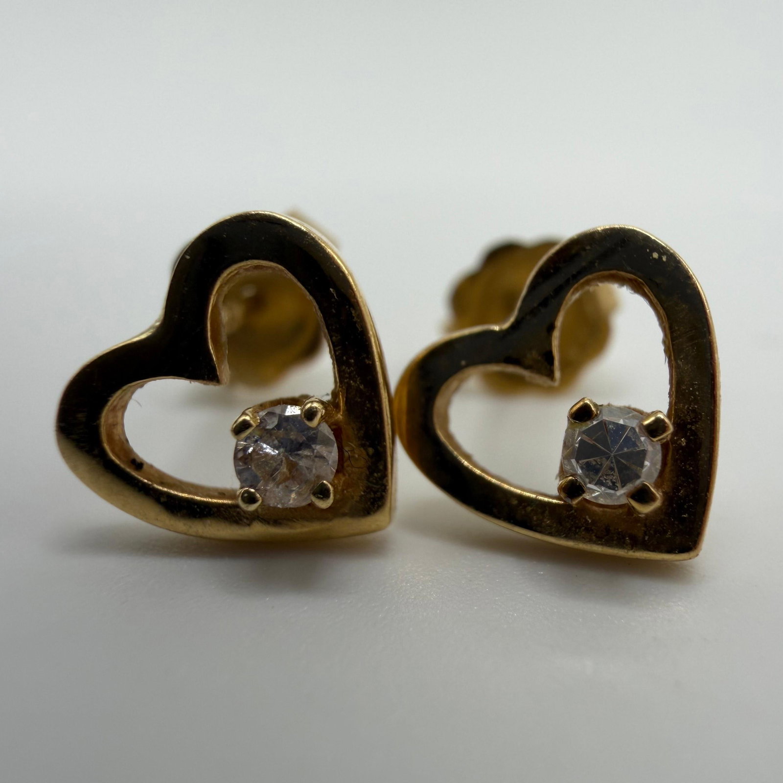 Heart Shaped Accent Diamond Earrings 14K Gold A70: This item is in good pre-owned condition, previously used/displayed, with noticeable light wear and surface scratches. Please reference all photos for full details. This piece of jewelry has been care