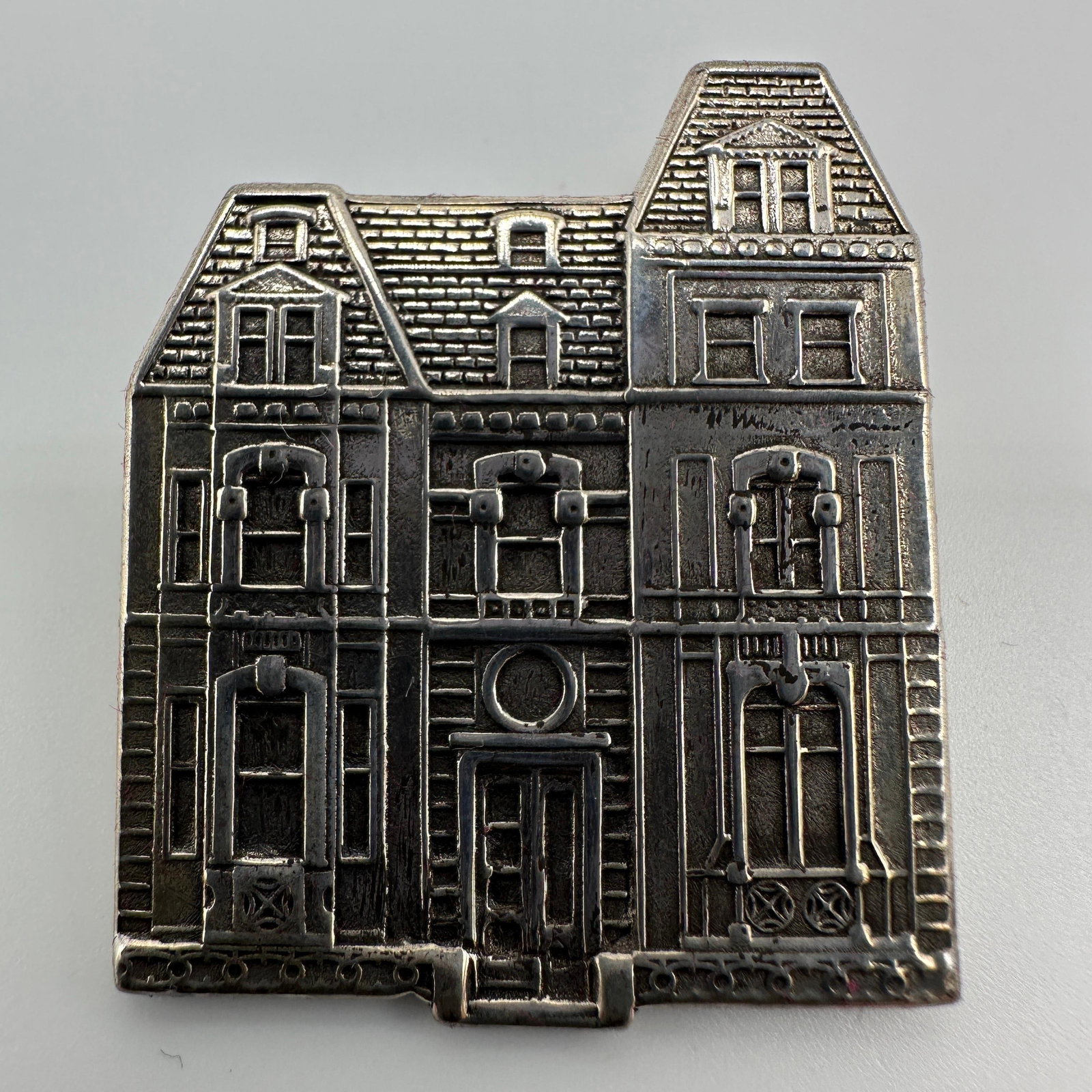 Museum of Fine Arts MFA Sterling Victorian Style House Brooch: This item is in good pre-owned, previously used/displayed condition with noticeable light wear and surface scratches. Please reference all photos for full details. This piece of jewelry has been caref