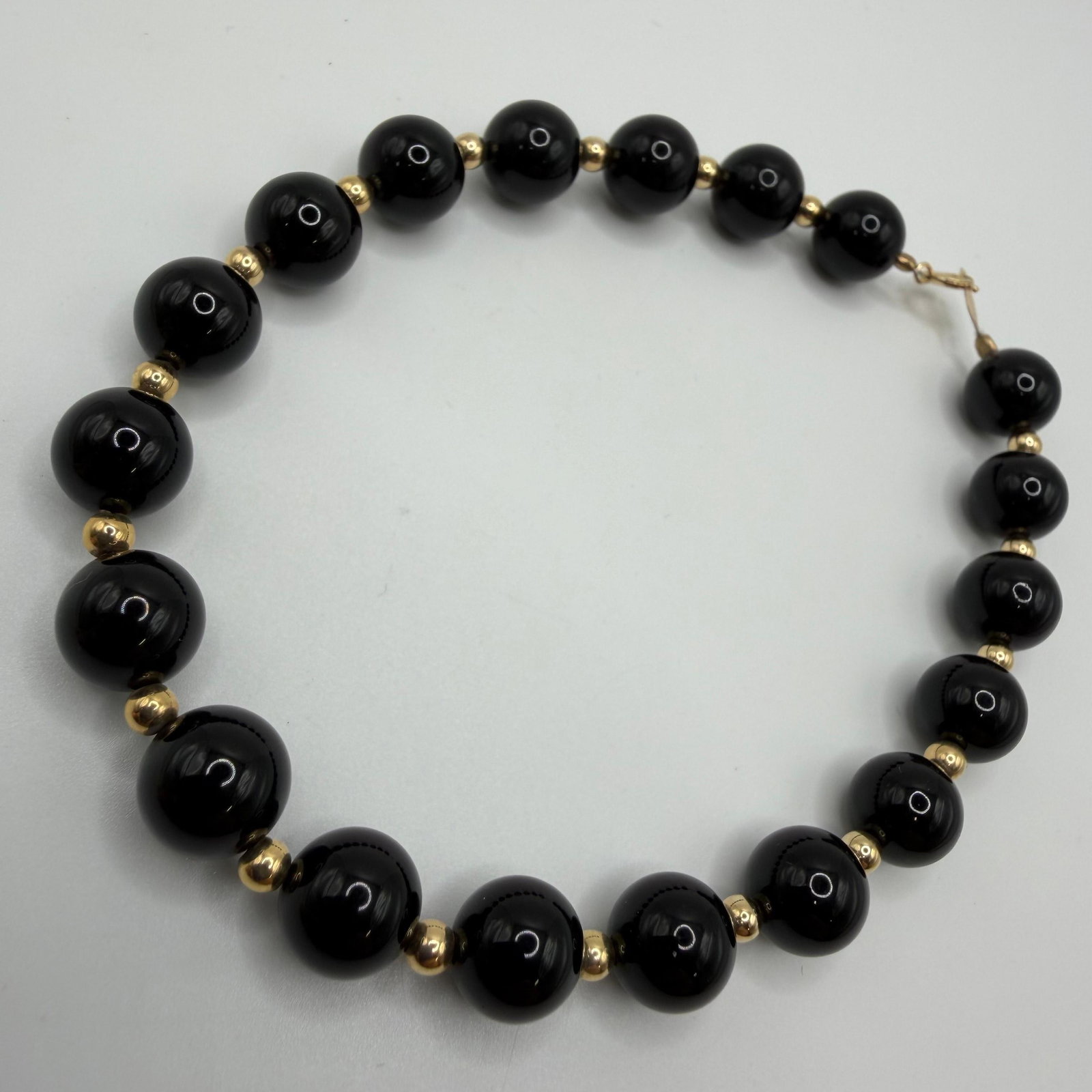 14K Gold and Black Onyx Bead Bracelet A67: This item is in good pre-owned condition, previously used/displayed, with noticeable light wear and surface scratches. Please reference all photos for full details. This piece of jewelry has been care