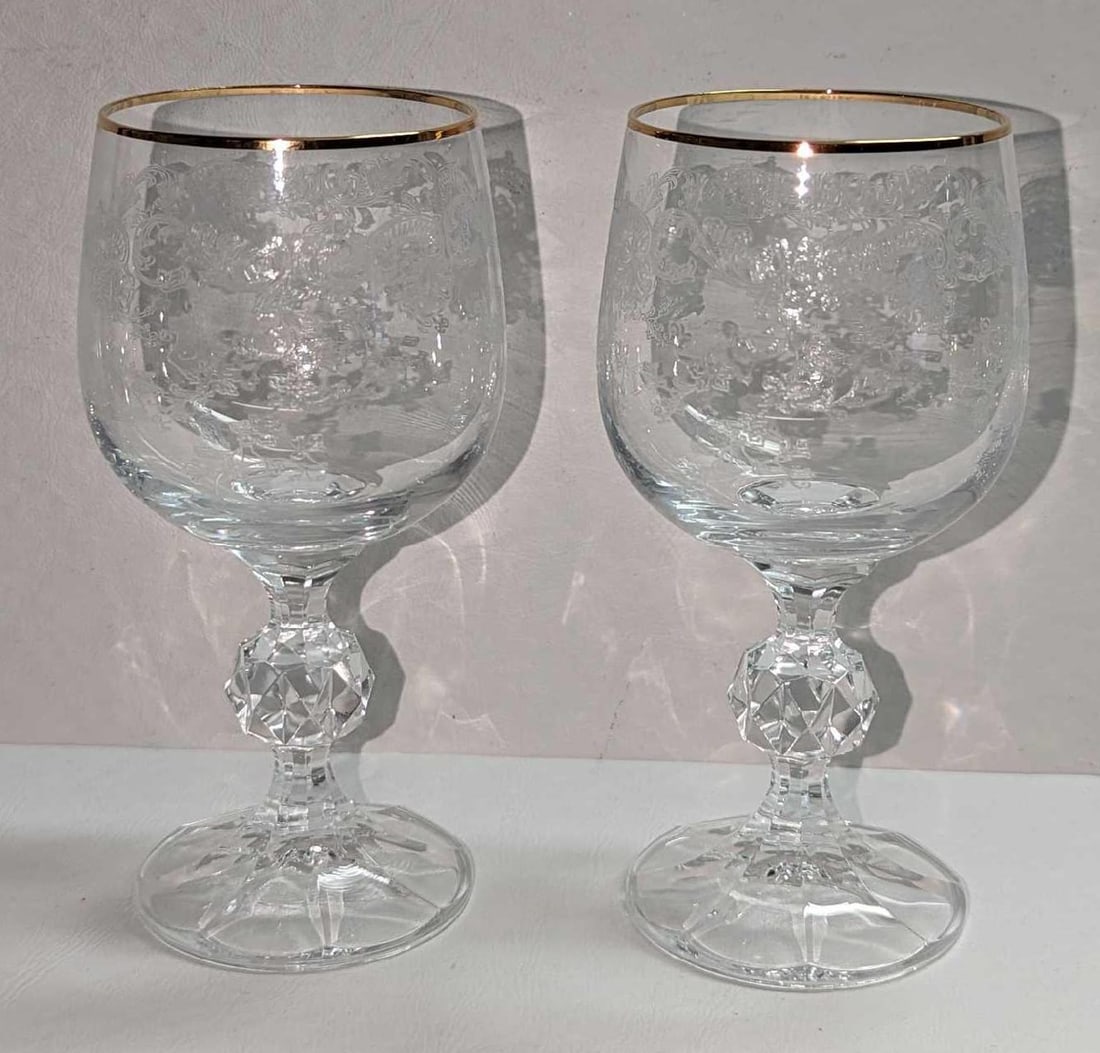 2 Import Assoc Cascade Gold Water Goblets B: 2 Import Assoc Cascade Gold Water Goblets B. Each is approximately 3" x 3" x 5 3/4" and the total weight is 0.70lb. Each goblet has no chips or cracks. There are some very small white spots on the bas