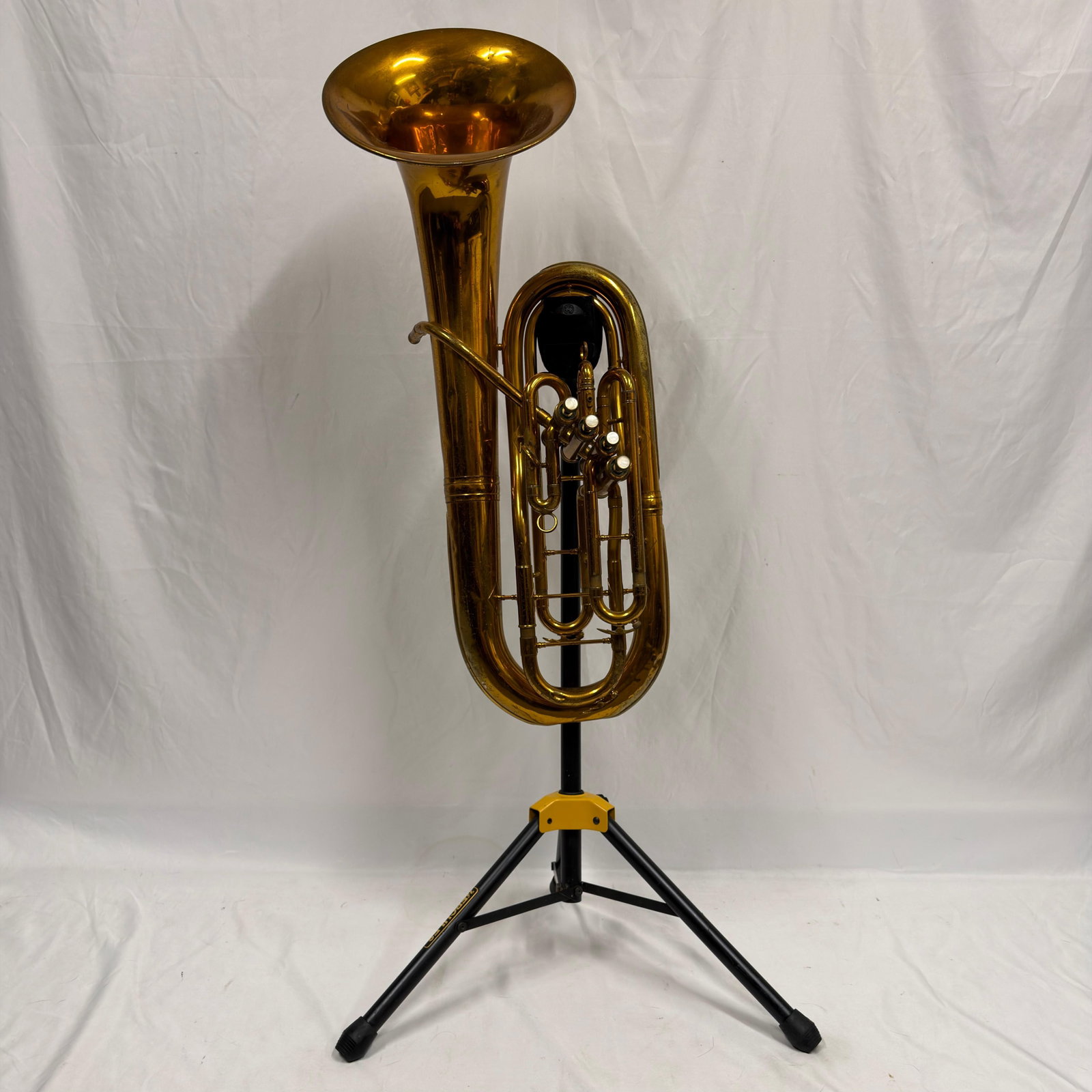 King 4-Valve Bb Baritone Euphonium Brass Instrument: Vintage King four-valve upright bell baritone/euphonium manufactured by King Musical Instruments, Eastlake, Ohio, as identified by the engraved King shield mark on the bell. Lacquered brass constructi