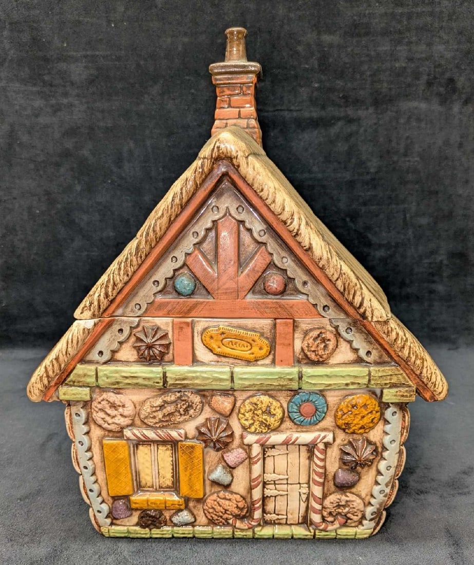 Vintage Duncan Enterprises Gingerbread Cookie Jar (1 of 9)