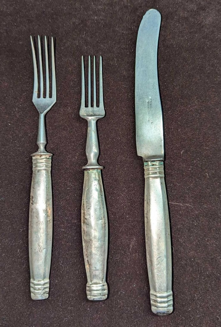 Vintage Sterling Silver Forks And Knife: Vintage Sterling Silver Forks And Knife. This lot includes: (1) Sterling Silver Pastry Fork. Thi is approx 3/4" x 3/4" x 8 1/4". (1) Sterling Silver Fork. Thi is approx 3/4" x 3/4"