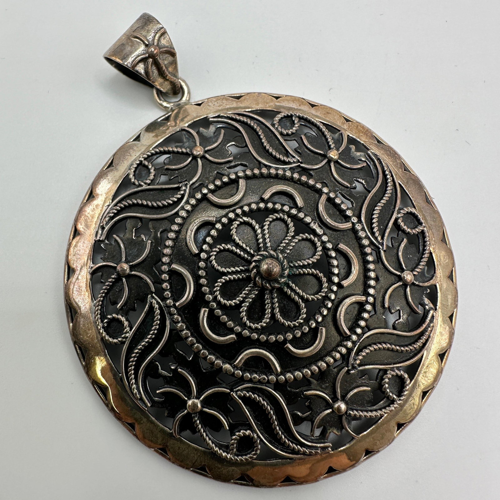 PD 925 India Circular Medallion Floral Bead Scroll Pendant Sterling (1 of 10)