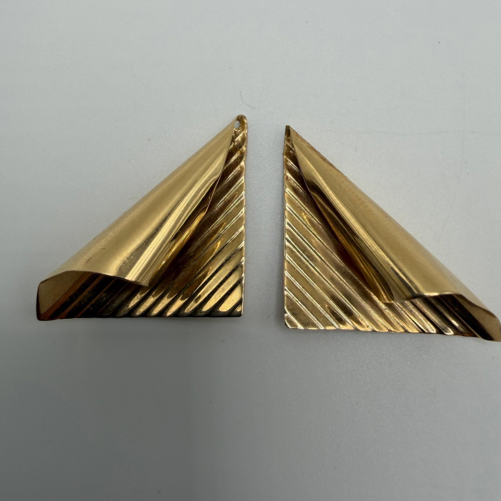 Folded Ribbed Geometric Design Earring Enhancers 14K Gold: This item is in good pre-owned condition, previously used/displayed, with noticeable light wear and surface scratches. Please reference all photos for full details. This piece of jewelry has been care