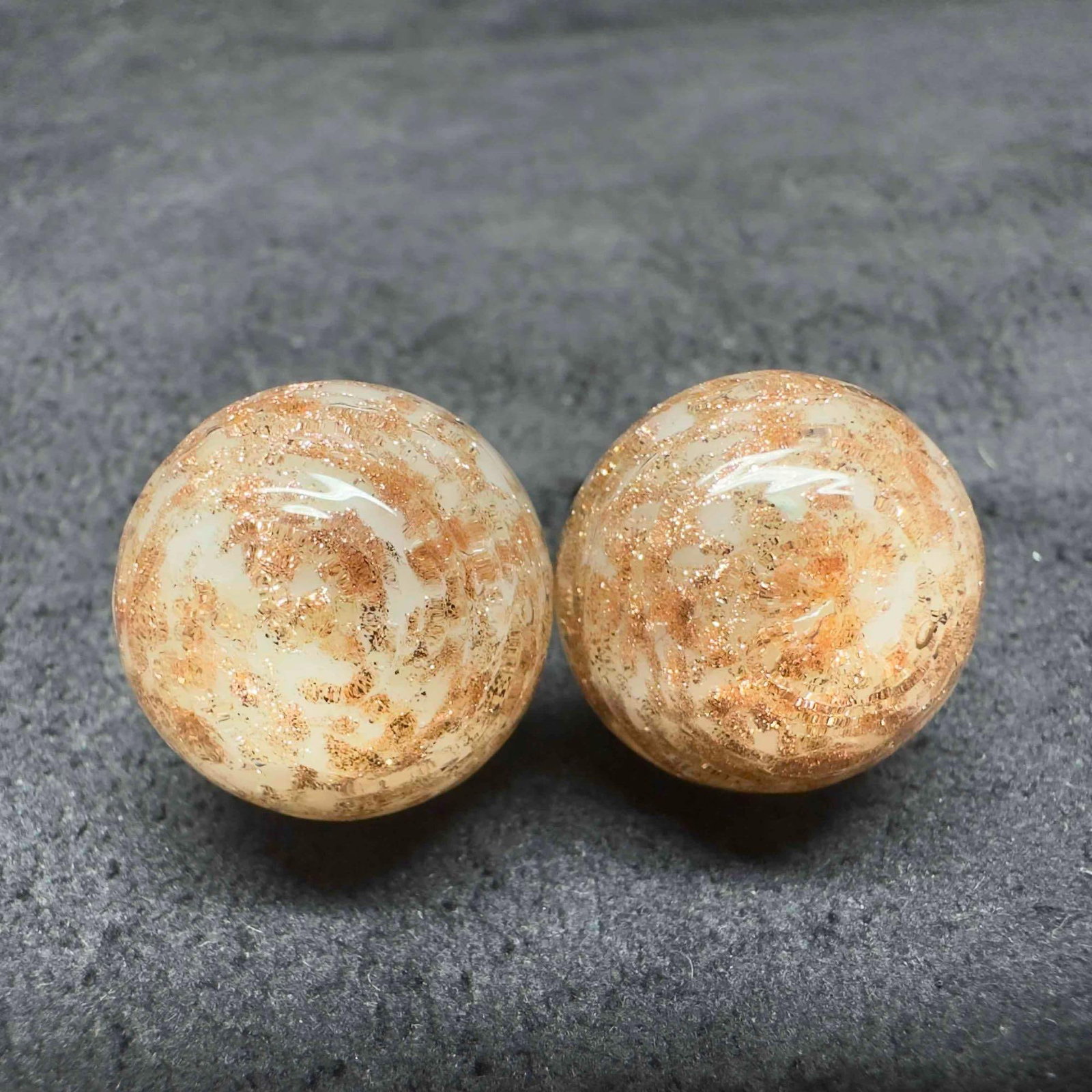 Murano Venetian Art Glass Lamp Work White Copper Accents Bead Earrings F72: Murano Venetian Art Glass Lamp Work White Copper Accents Bead Earrings F72. Earrings with white colored glass beads with beautiful designs on each. The earrings feature copper colored accents. The ear