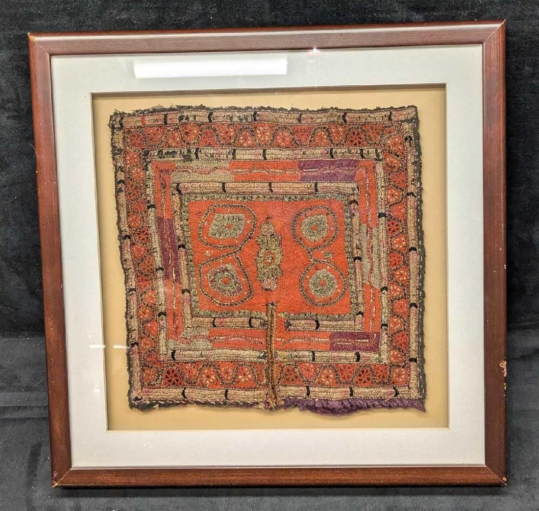 Vintage Framed Pavlovo Posad Shawl: Vintage Framed Pavlovo Posad Shawl. The make and date of creation is unknown. It comes in a frame that is approx 16" x 2 1/4" x 16" and it weighs 4.10lbs. The frame has chips and wear. 
