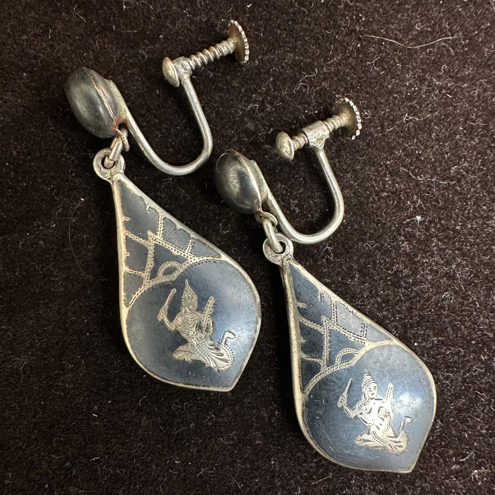 Siam Nielloware Siamese Goddess Silver Earrings V36: This item is in good pre-owned, previously used/displayed condition with noticeable light wear and surface scratches. Please reference all photos for full details. This piece of jewelry has been teste