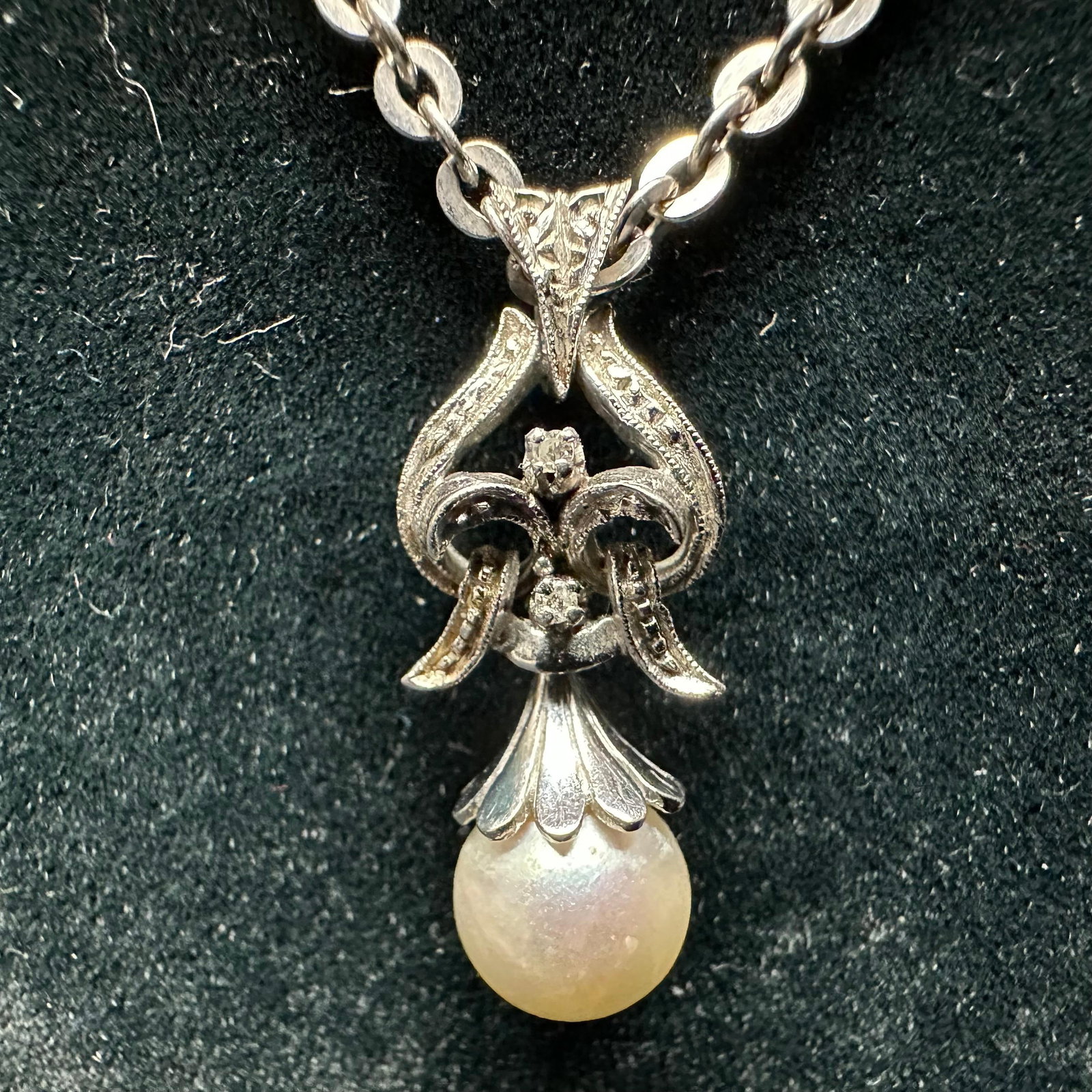 18K Gold Necklace Pearl Cubic Zirconia Accent Pendant Jewelry Set L94: This item is in good pre-owned, previously used/displayed condition with noticeable light wear and surface scratches. Please reference all photos for full details. This piece of jewelry has been
