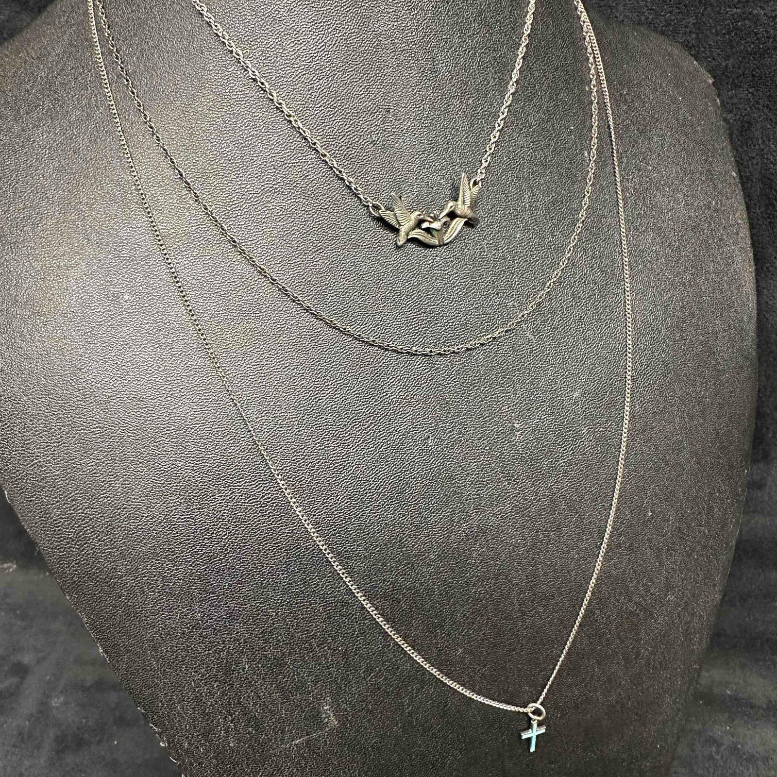 Sterling Silver Chain Necklace Set Duo Hummingbirds Cross K40: These items are in good pre-owned, previously used/displayed condition with noticeable light wear, and surface scratches. Please reference all photos for full details. These pieces of jewelry have bee