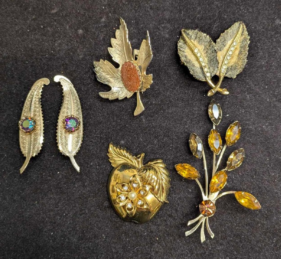 Vintage Coro And Unmarked Brooch Pins And Leaf Clip On Earrings: Vintage Coro And Unmarked Brooch Pins And Leaf Clip On Earrings. This lot contains: (1) Unmarked Gold Tone Maple Leaf With Gold Tone Stone Brooch. This is approx 2 1/2" x 2" x 1/4". (1) Un